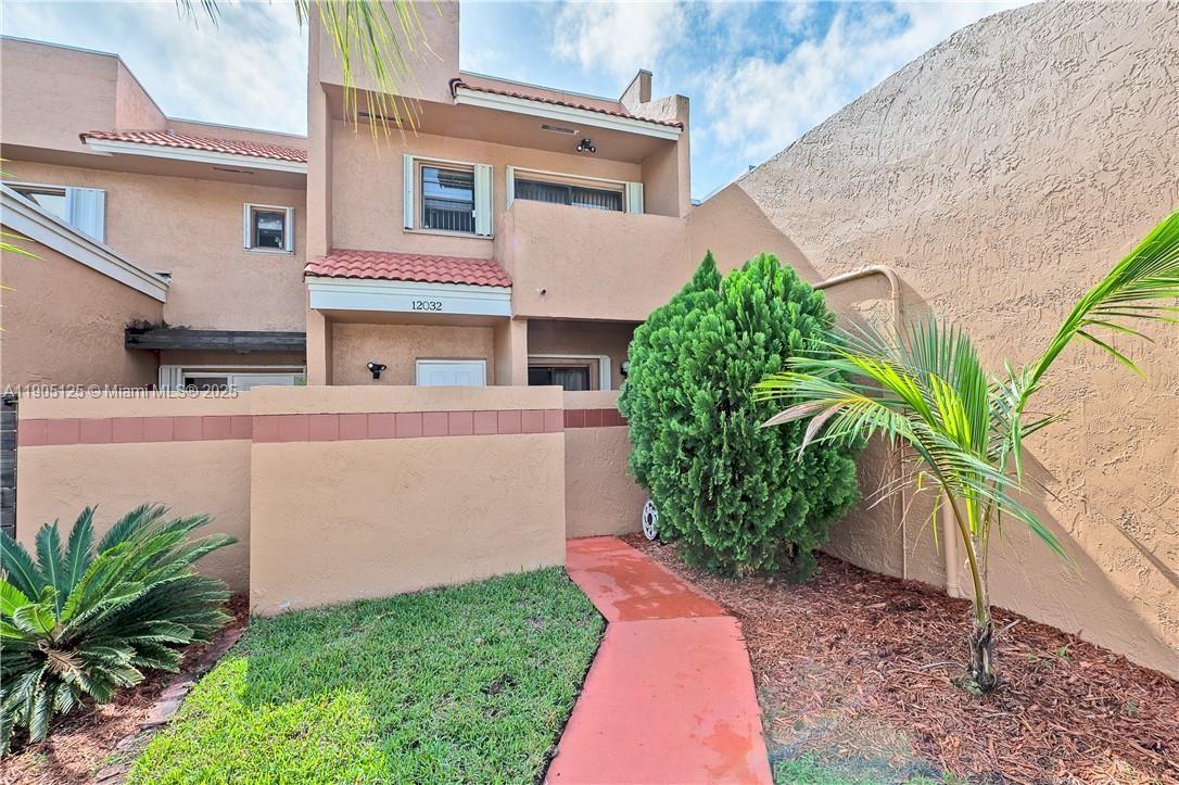 PEMBROKE LAKES SOUTH - Residential