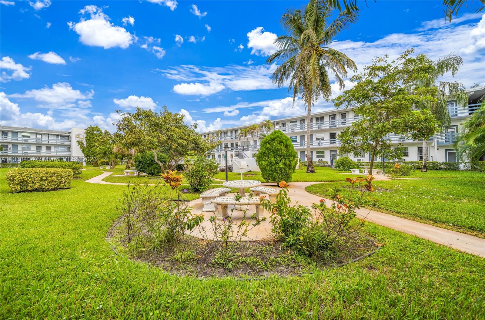 GOLDEN TOWERS CO-OP - Residential