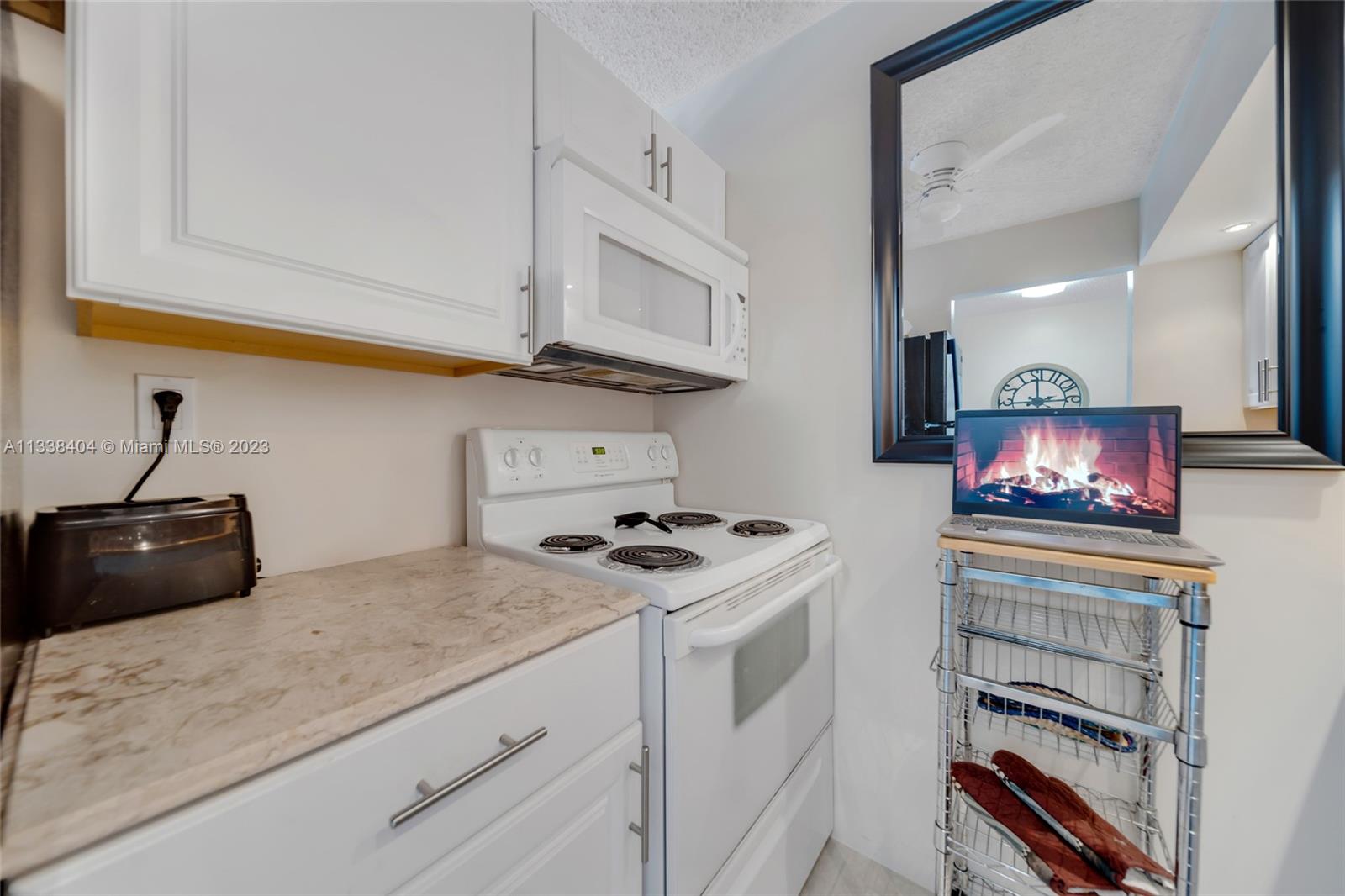 GOLDEN TOWERS CO-OP - Residential