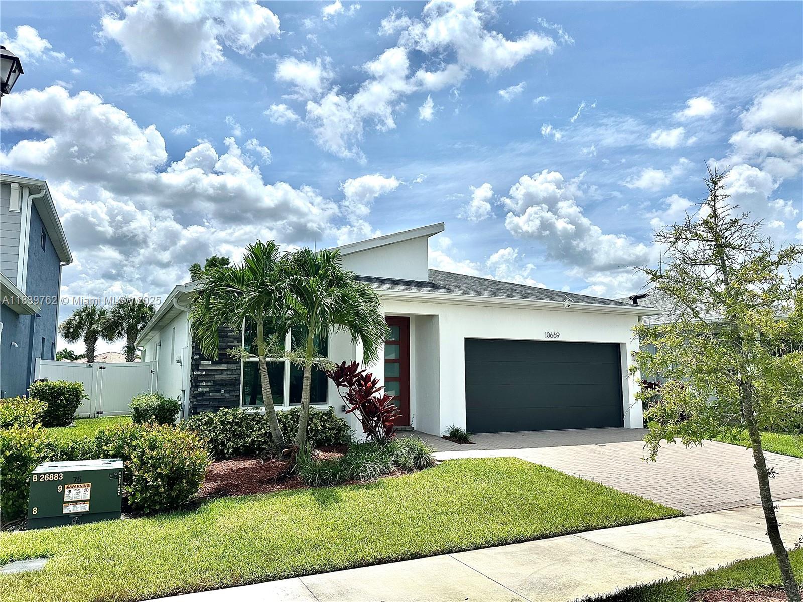 10669 SW Gloriana St, Port St Lucie, FL, 34987/$485,000 1 10669 SW Gloriana St