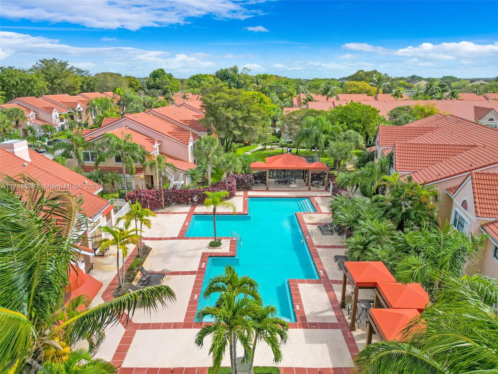 BISCAYNE BEACH CLUB CONDO - Residential
