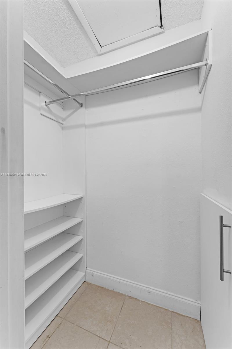 BISCAYNE BEACH CLUB CONDO - Residential