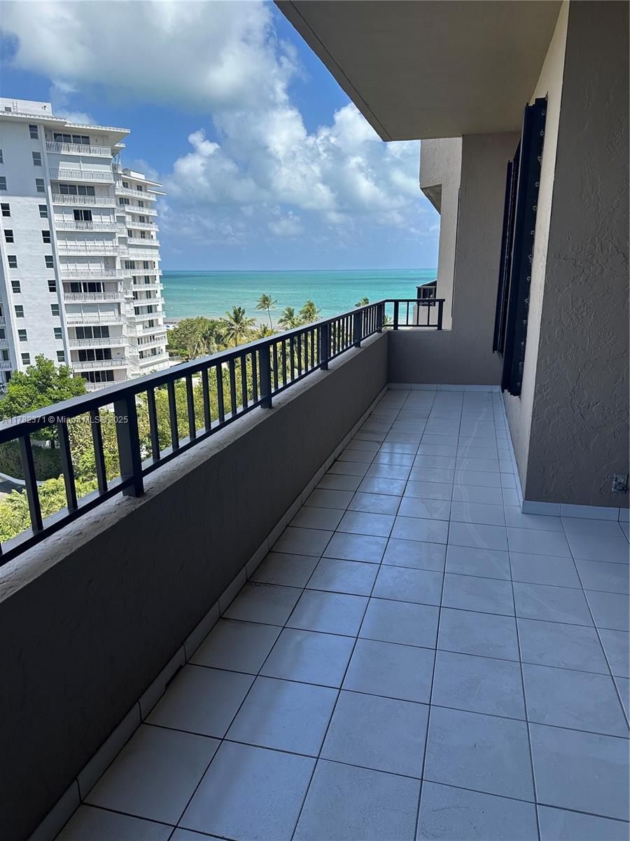 251 Crandon Blvd 831