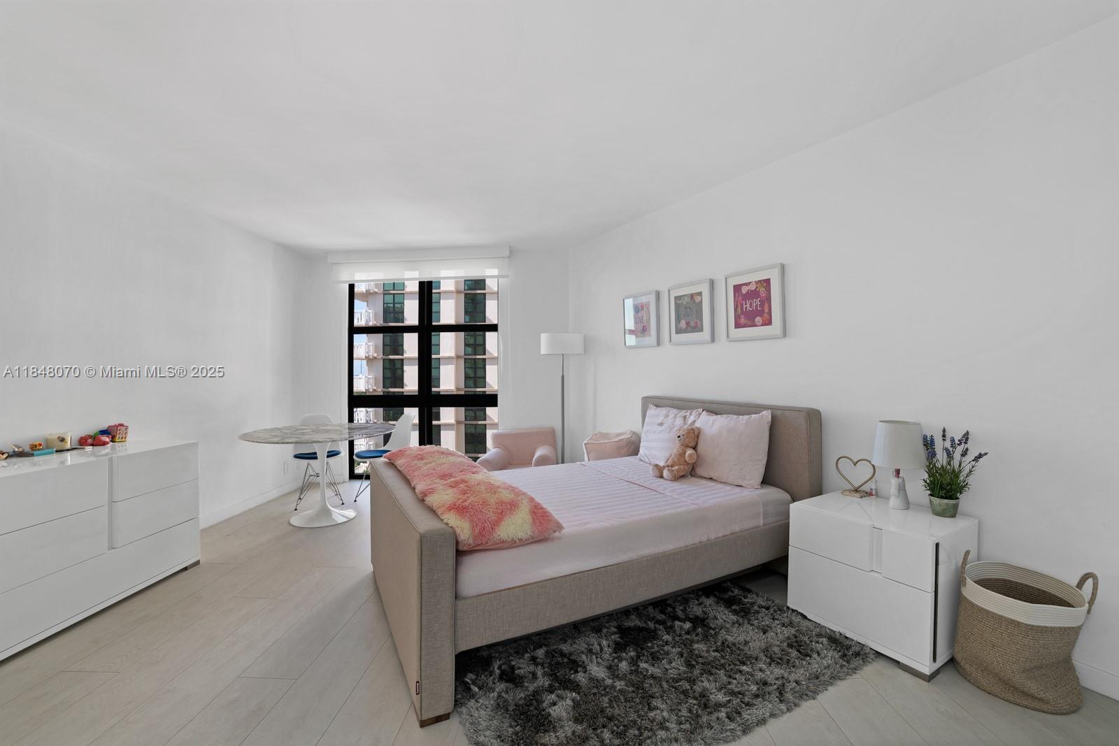 TOWERS OF KEY BISCAYNE CO - Residential Lease