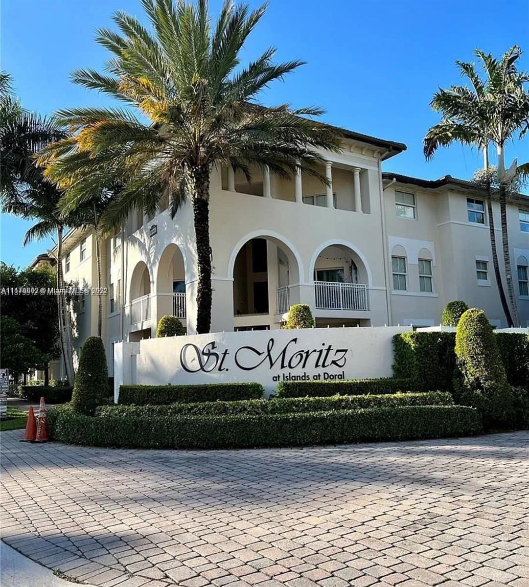 Beautiful condo with 3 bedroom and 2.5-bathrooms in St. Moritz. Brand new vinyl floor, kitchen with stainless steel dishwasher, Microwave, fridge, Washer and dryer, clubhouse, pool, gym, Walking distance to A+ Schools. Great Location near Malls, supermarkets and Highways.
