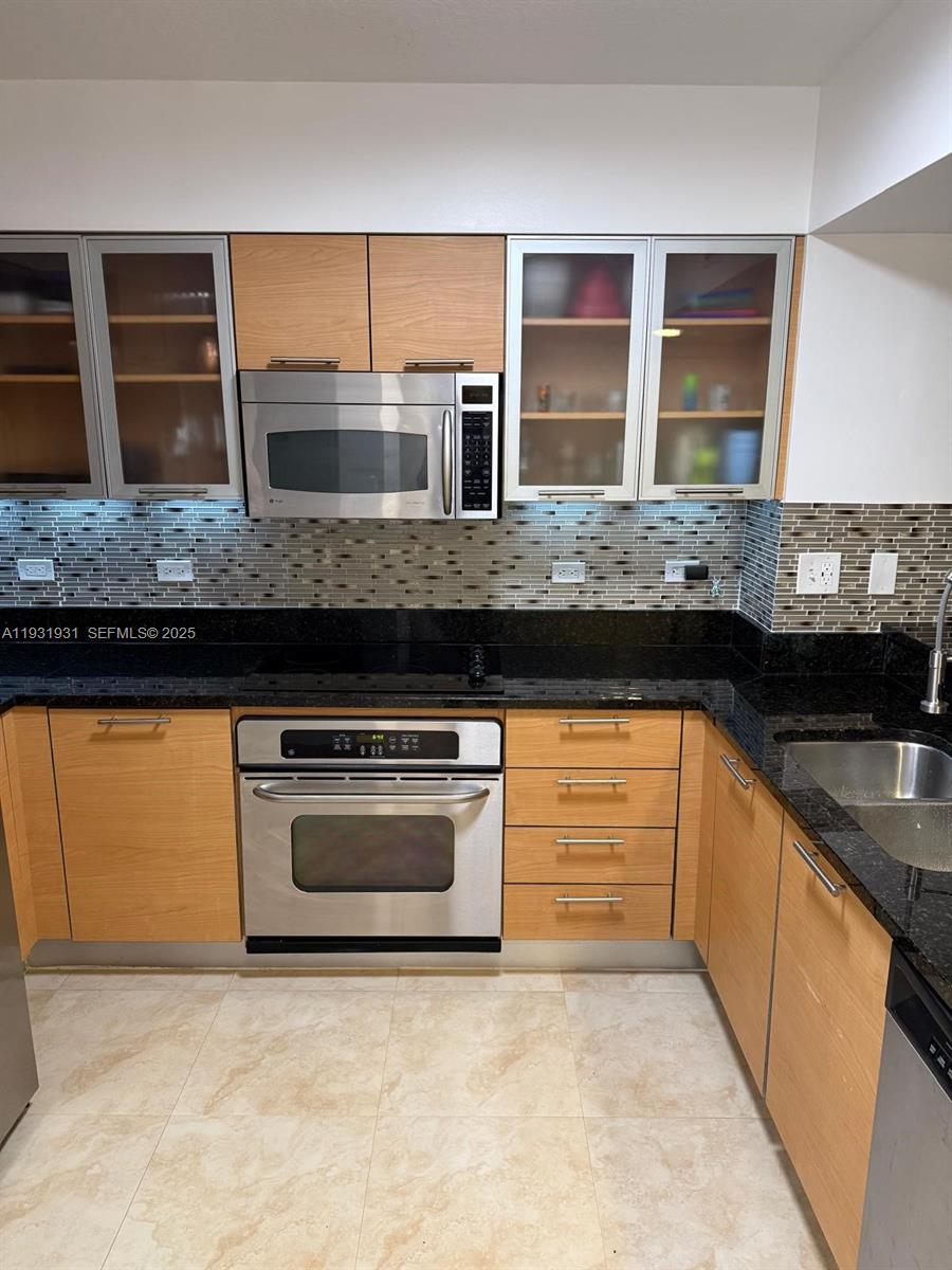 BRICKELL ON THE RIVER N T - Residential Lease