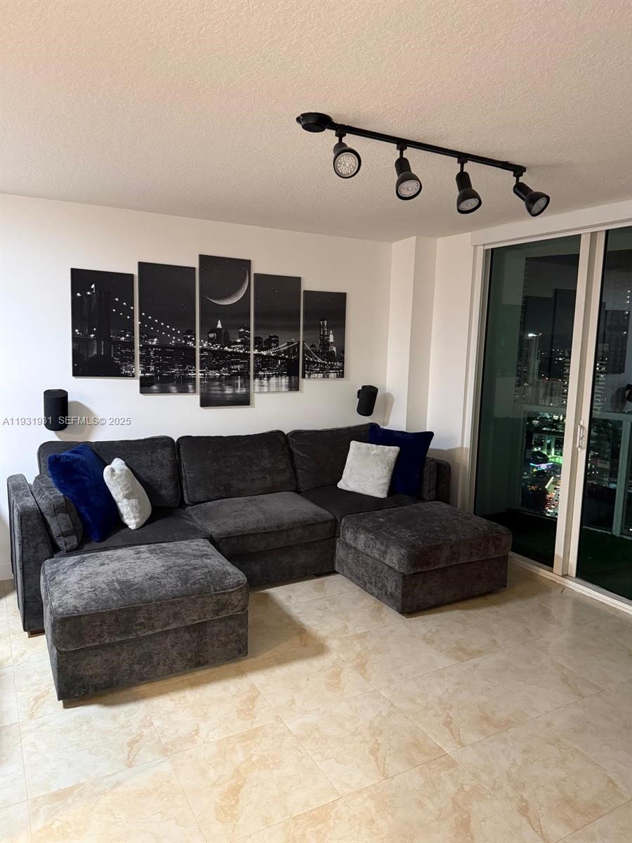 BRICKELL ON THE RIVER N T - Residential Lease