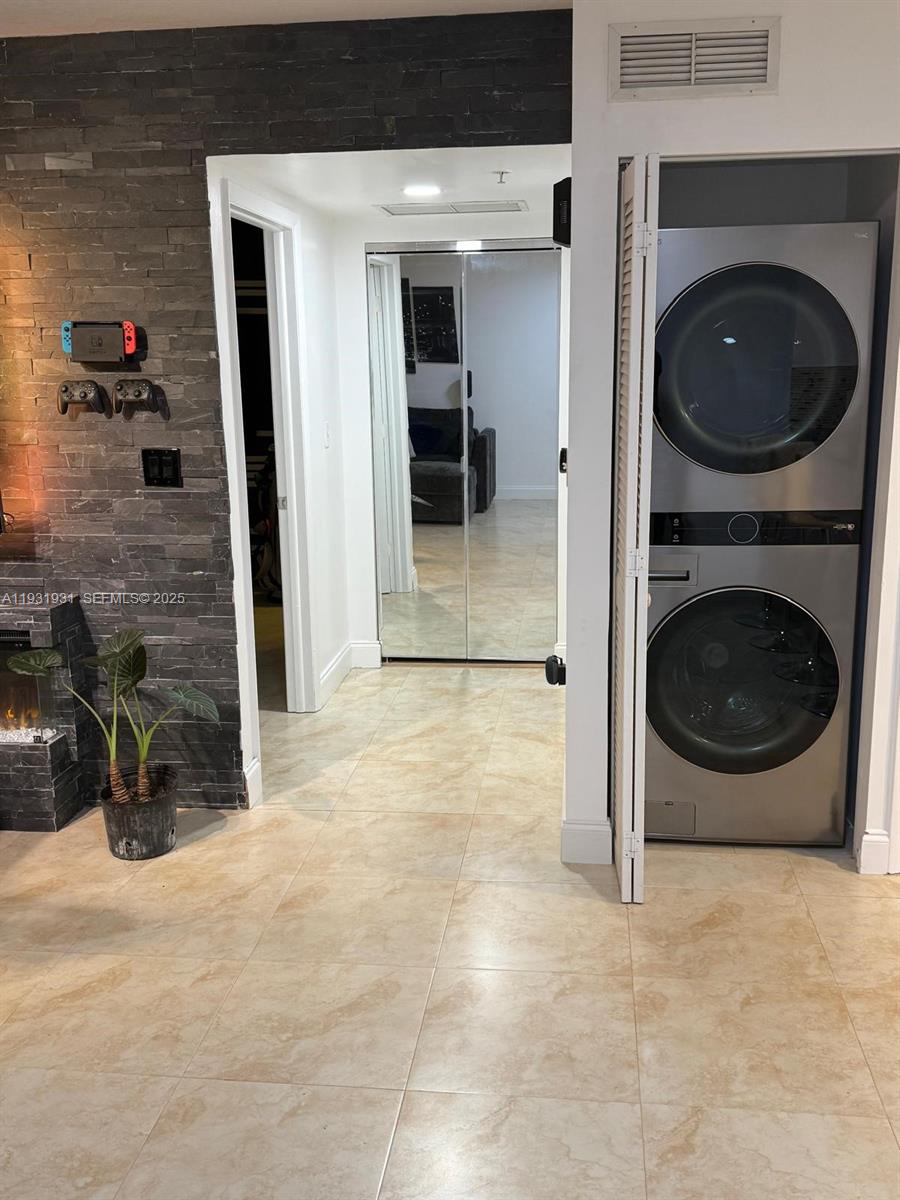 BRICKELL ON THE RIVER N T - Residential Lease