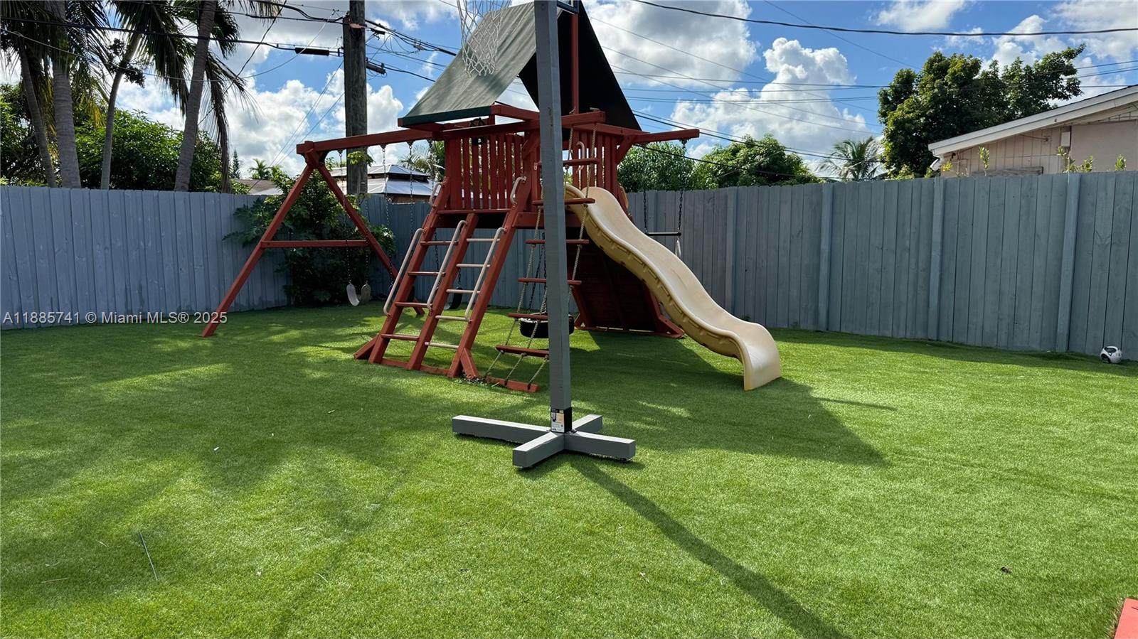 BROADVIEW COUNTRY CLUB ES - Residential