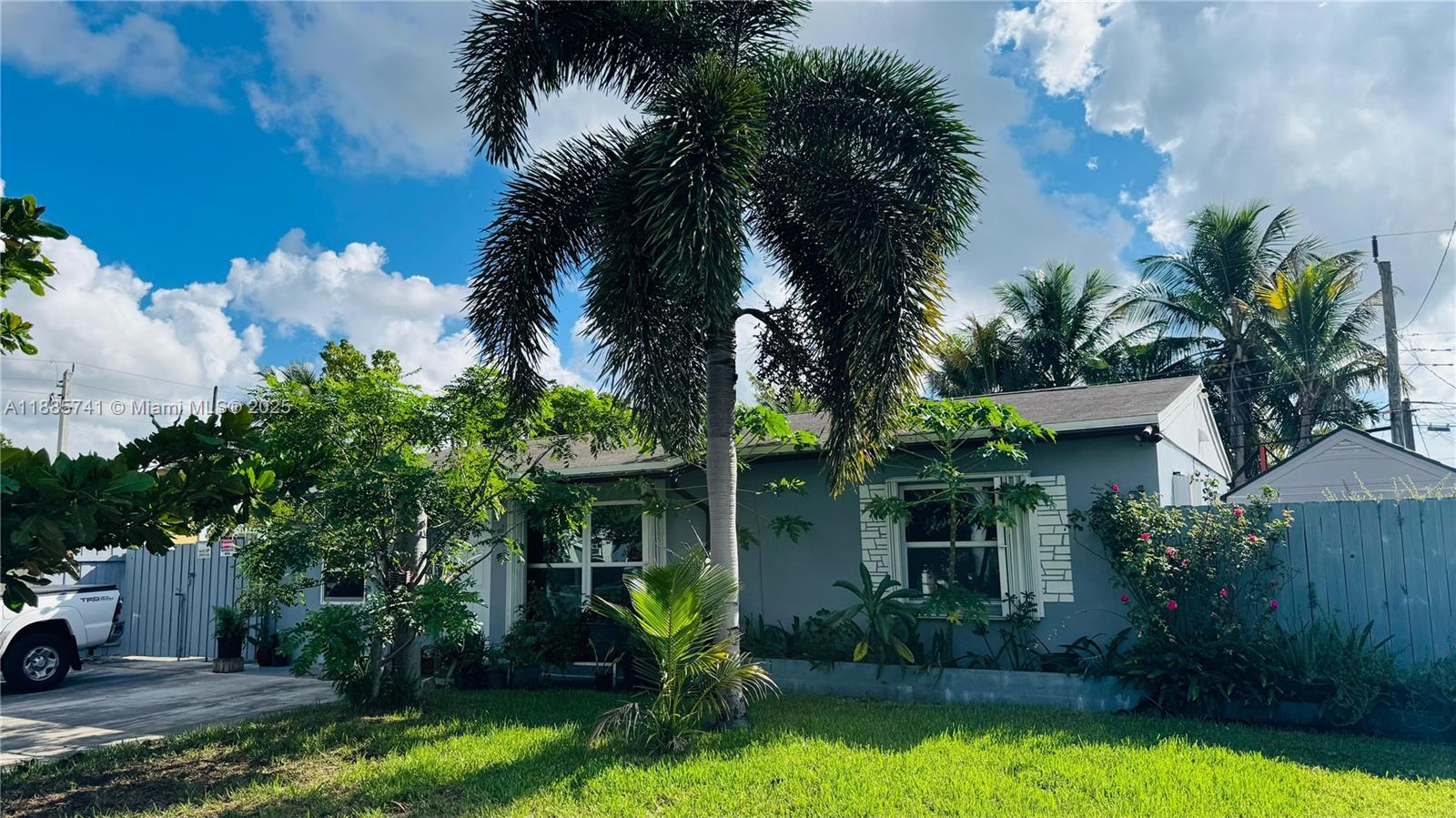 BROADVIEW COUNTRY CLUB ES - Residential