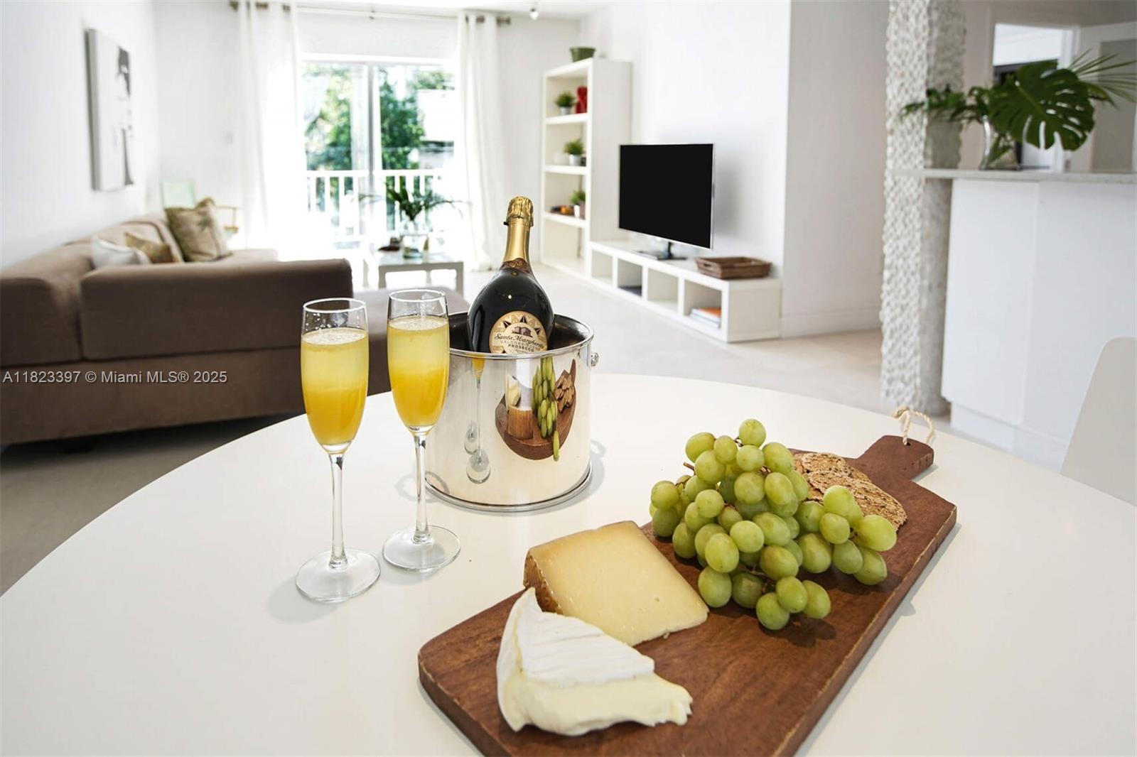 201 Jefferson Ave 2E, Miami Beach, Miami-Dade County, Florida - 1 Bedrooms  
2 Bathrooms - 