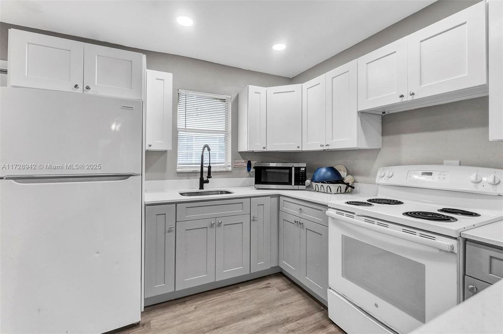 Photo of 3133 SW 13th St, Fort Lauderdale, FL 33312 (MLS # A11728942)