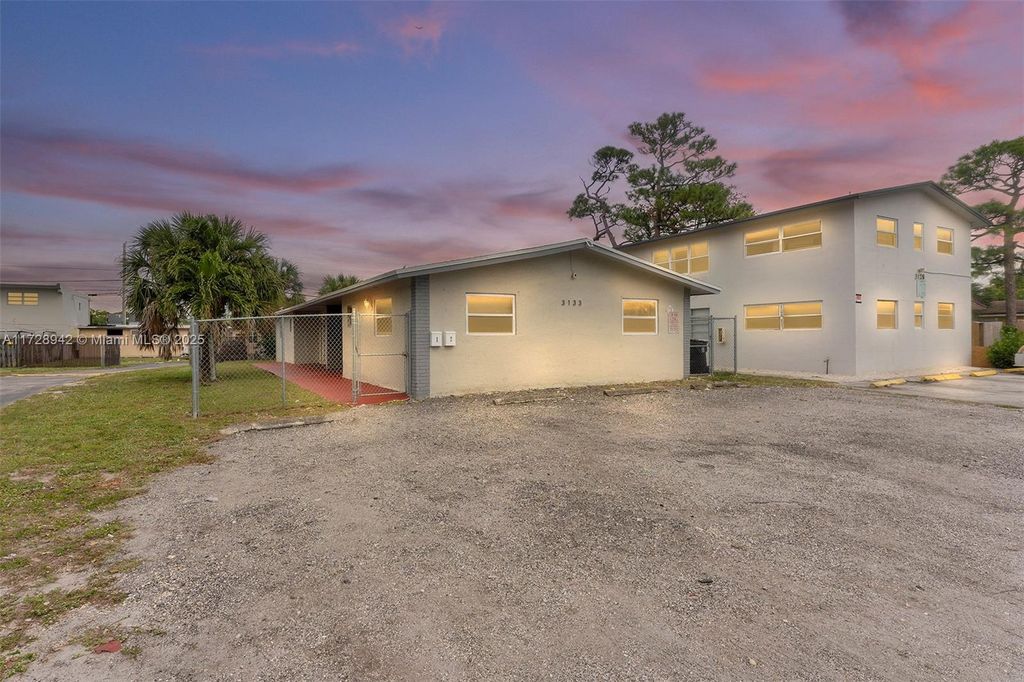 Photo of 3133 SW 13th St, Fort Lauderdale, FL 33312 (MLS # A11728942)
