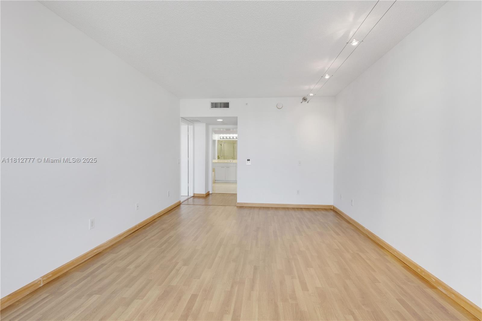 SOUTH TOWER AT THE POINT - Residential