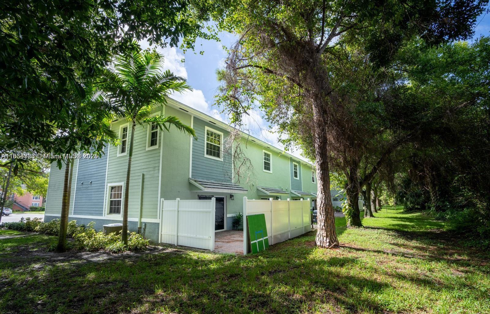 BAHIA DELRAY TOWNHOMES CO - Residential Lease