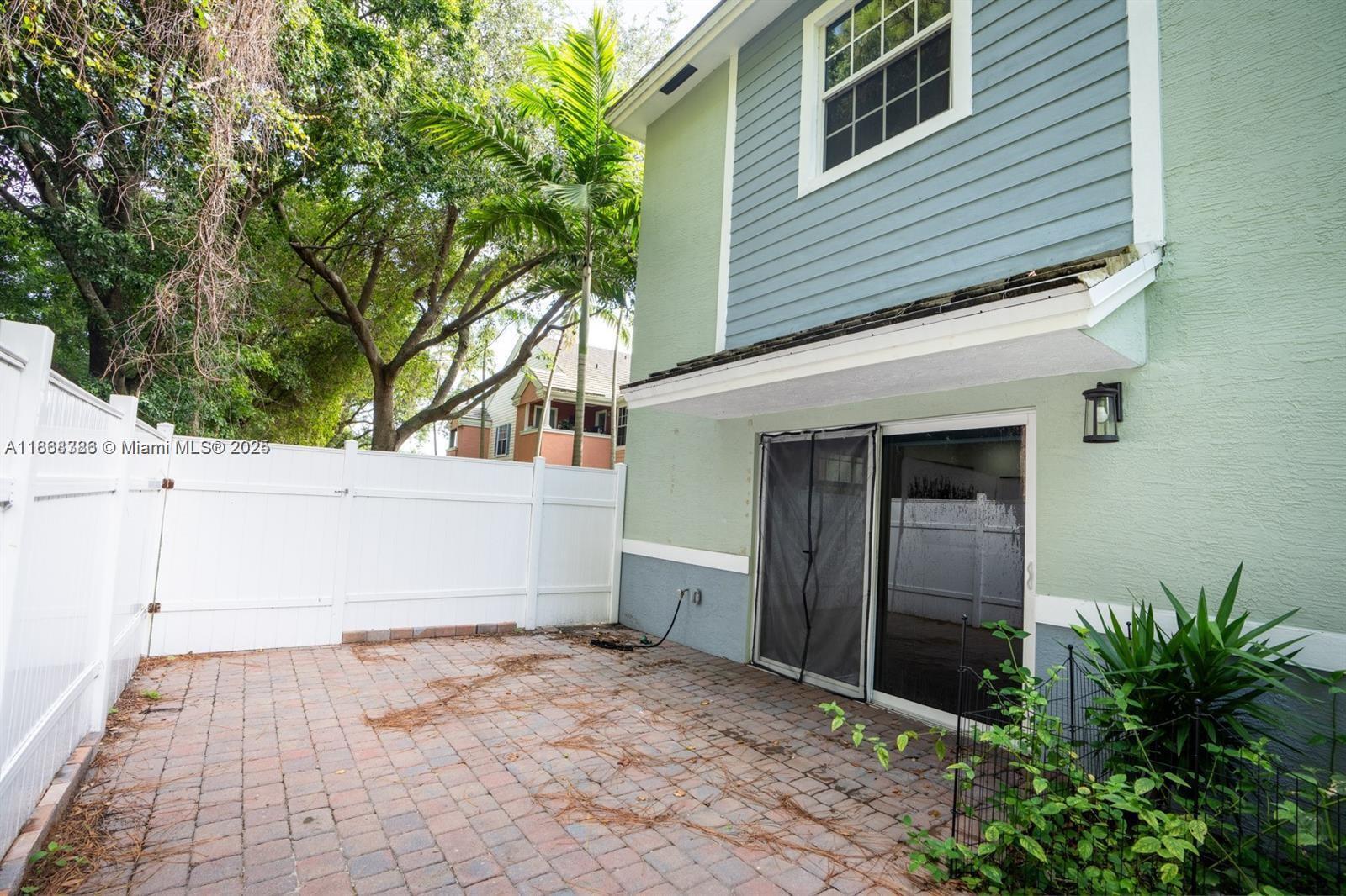 BAHIA DELRAY TOWNHOMES CO - Residential Lease