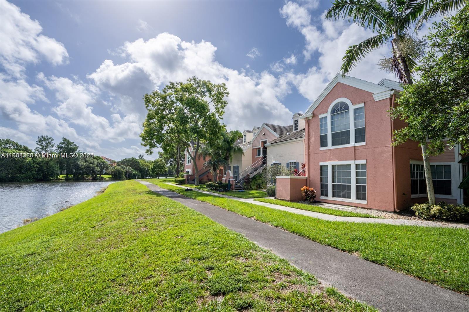 BAHIA DELRAY TOWNHOMES CO - Residential Lease