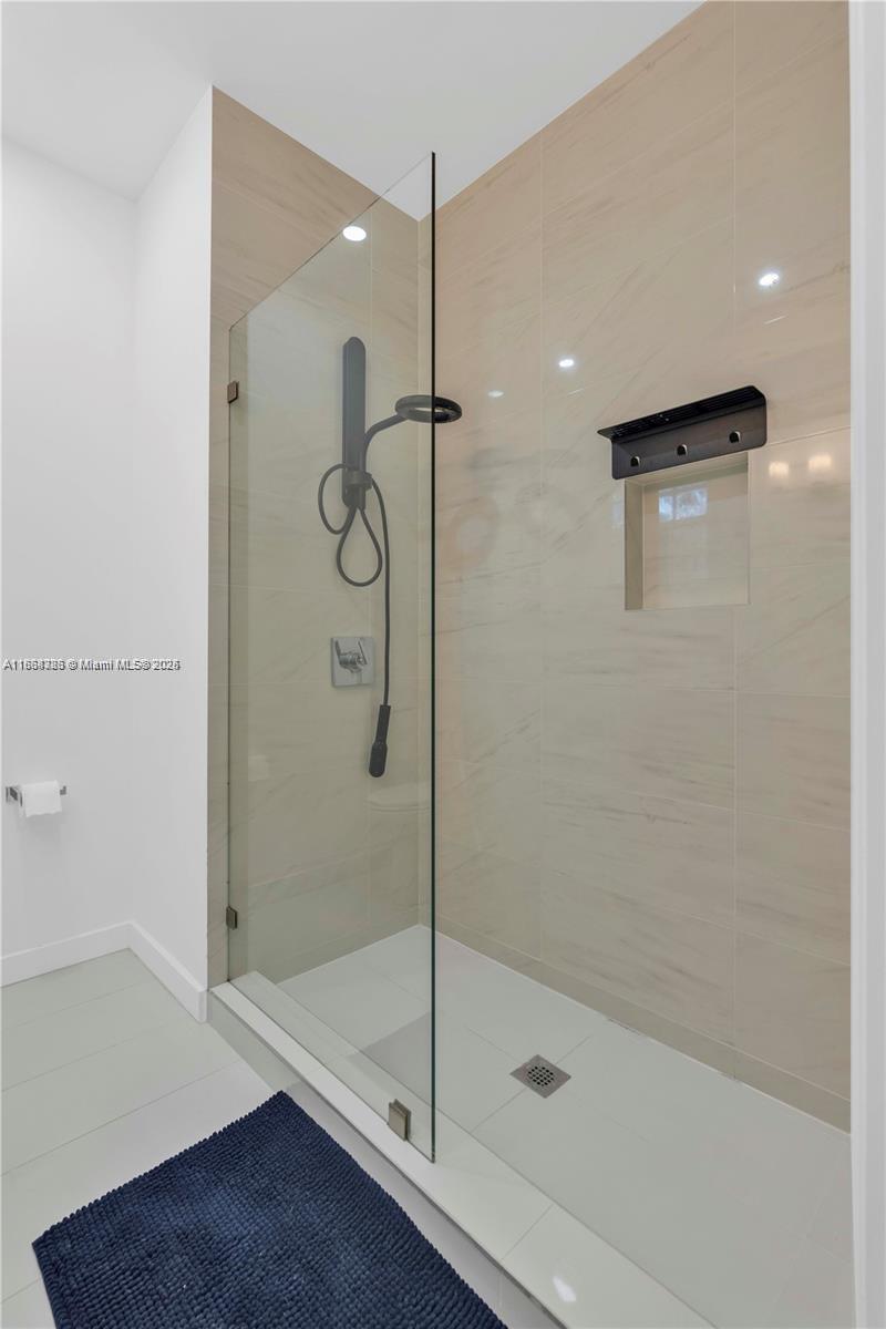 BAHIA DELRAY TOWNHOMES CO - Residential Lease