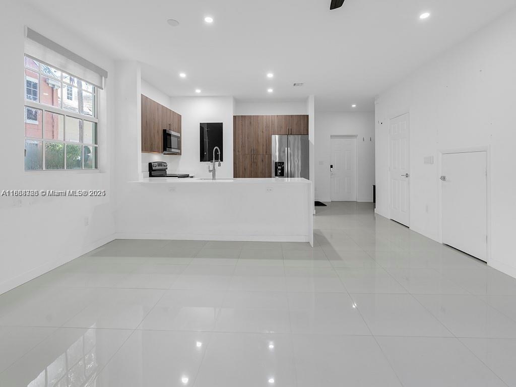 BAHIA DELRAY TOWNHOMES CO - Residential Lease