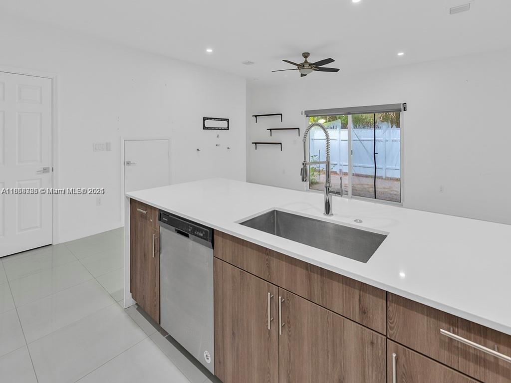 BAHIA DELRAY TOWNHOMES CO - Residential Lease