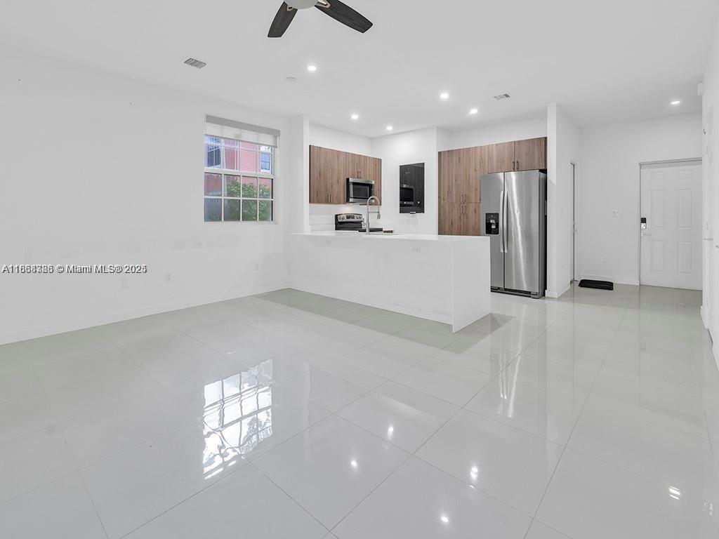 BAHIA DELRAY TOWNHOMES CO - Residential Lease