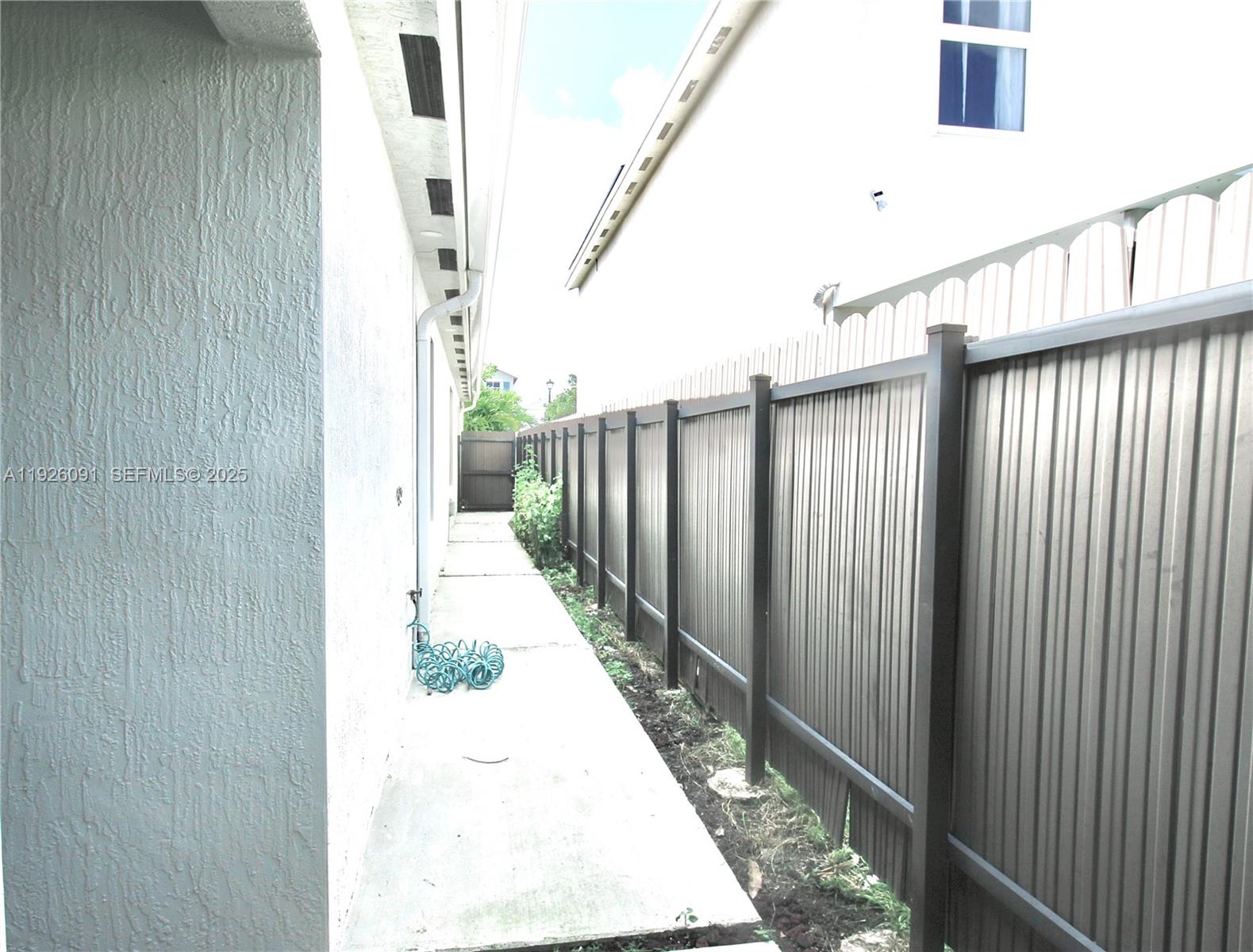 ROYAL HOMES WEST - Residential Lease