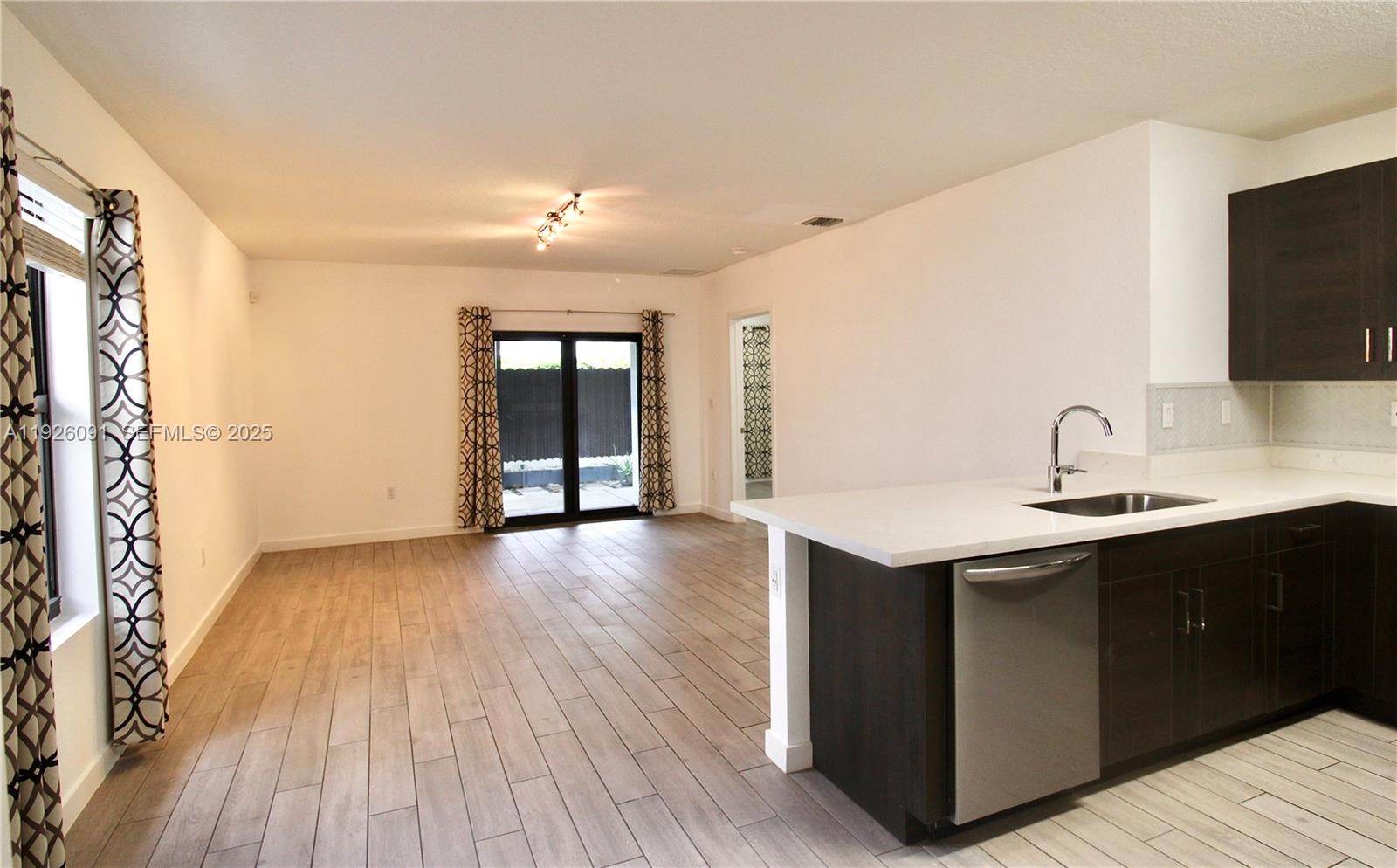 ROYAL HOMES WEST - Residential Lease