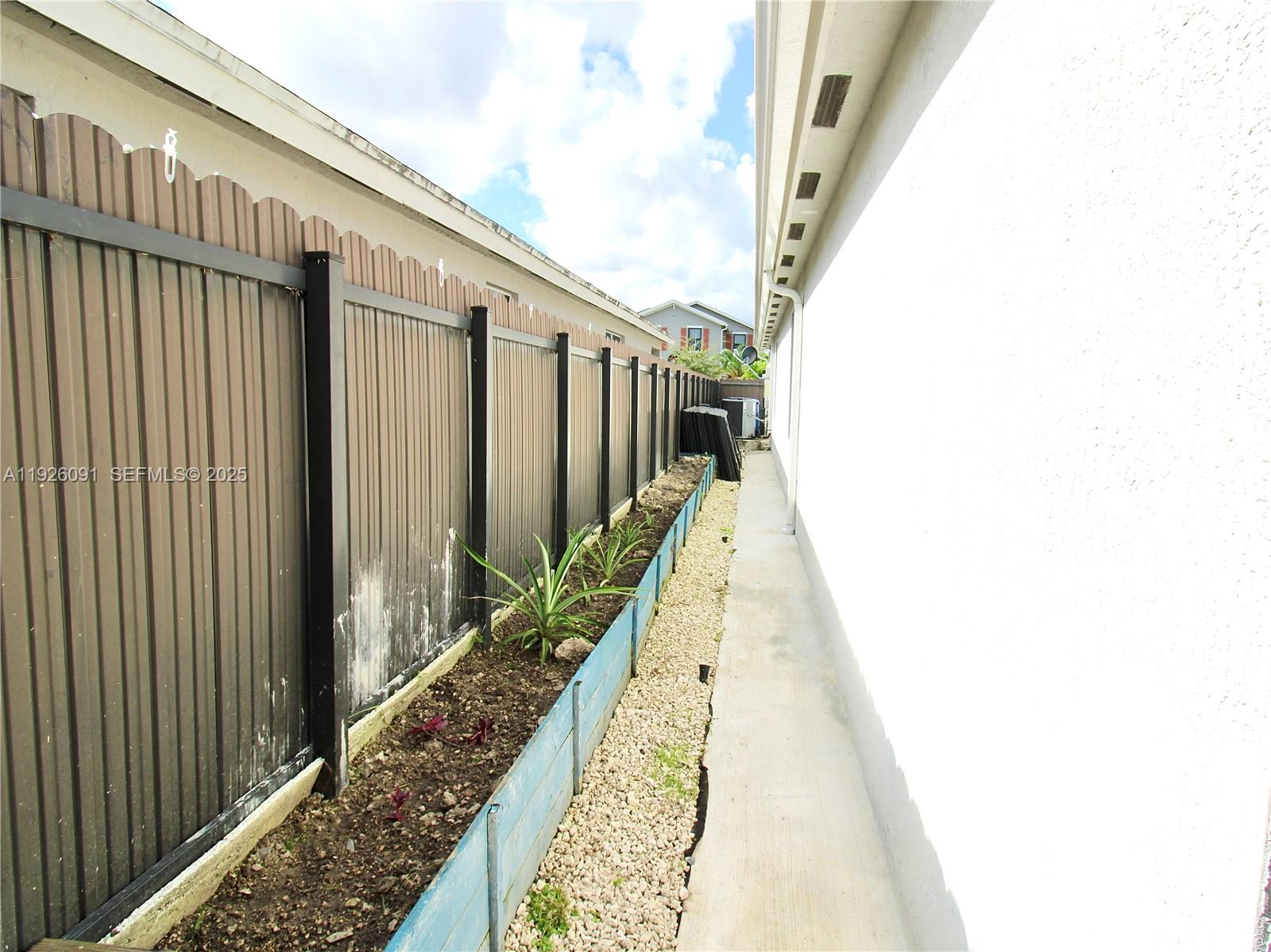 ROYAL HOMES WEST - Residential Lease