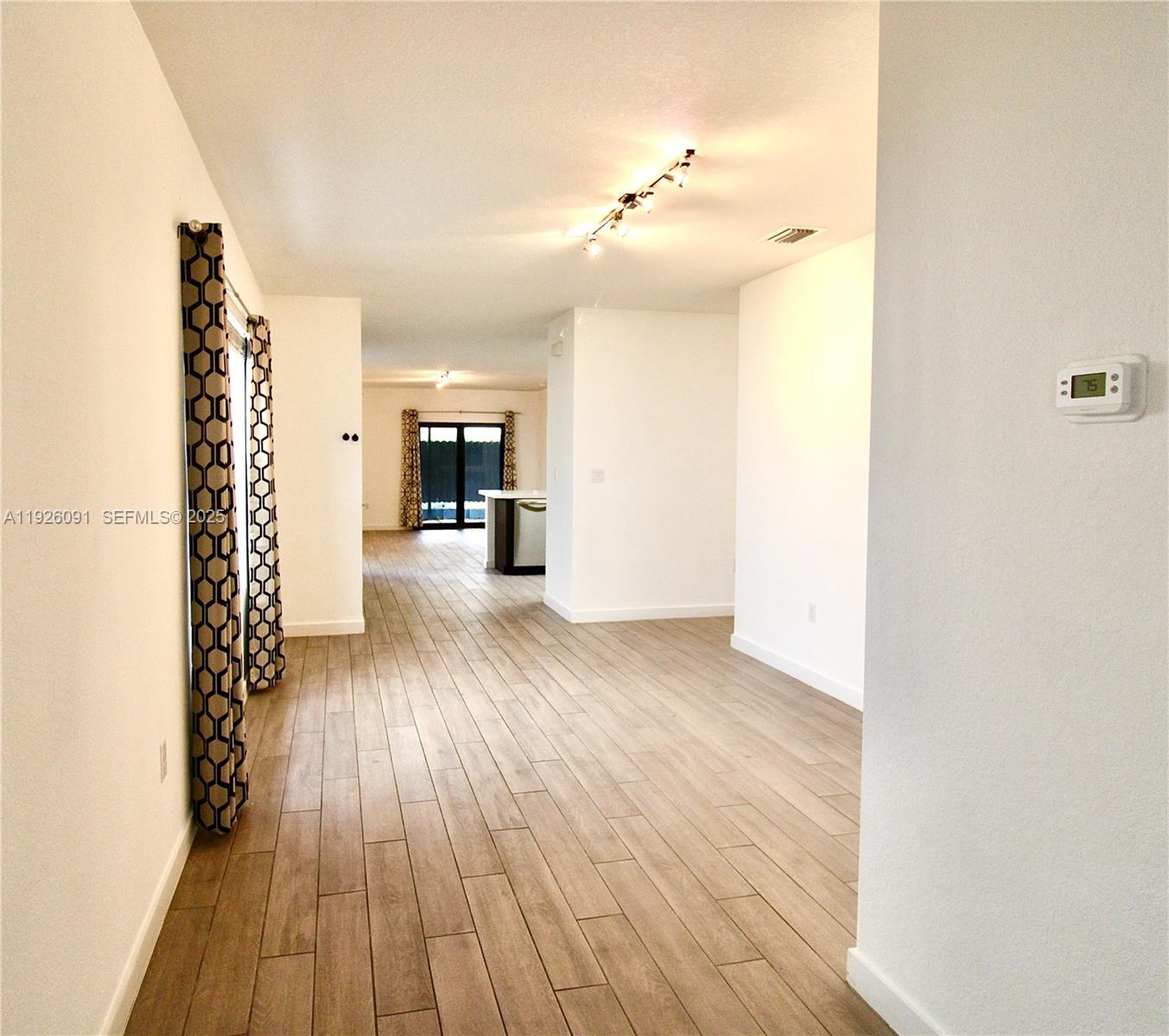 ROYAL HOMES WEST - Residential Lease