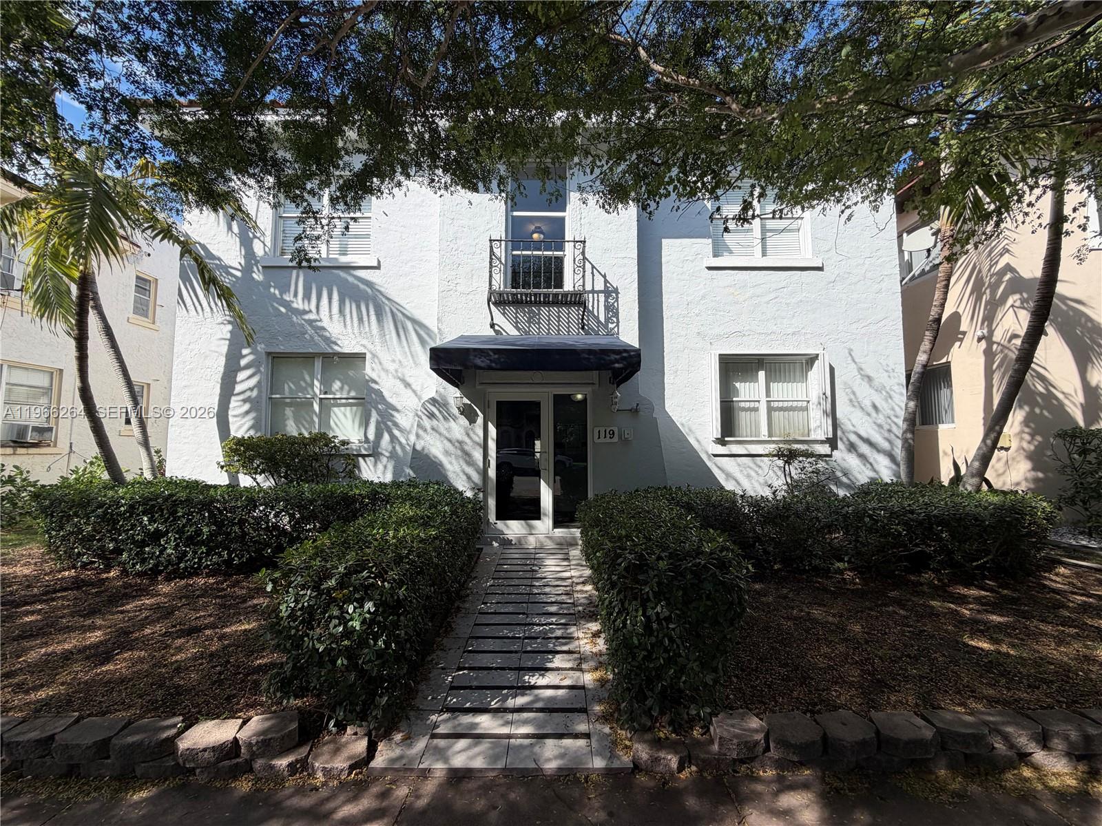 MENORES CONDO - Residential