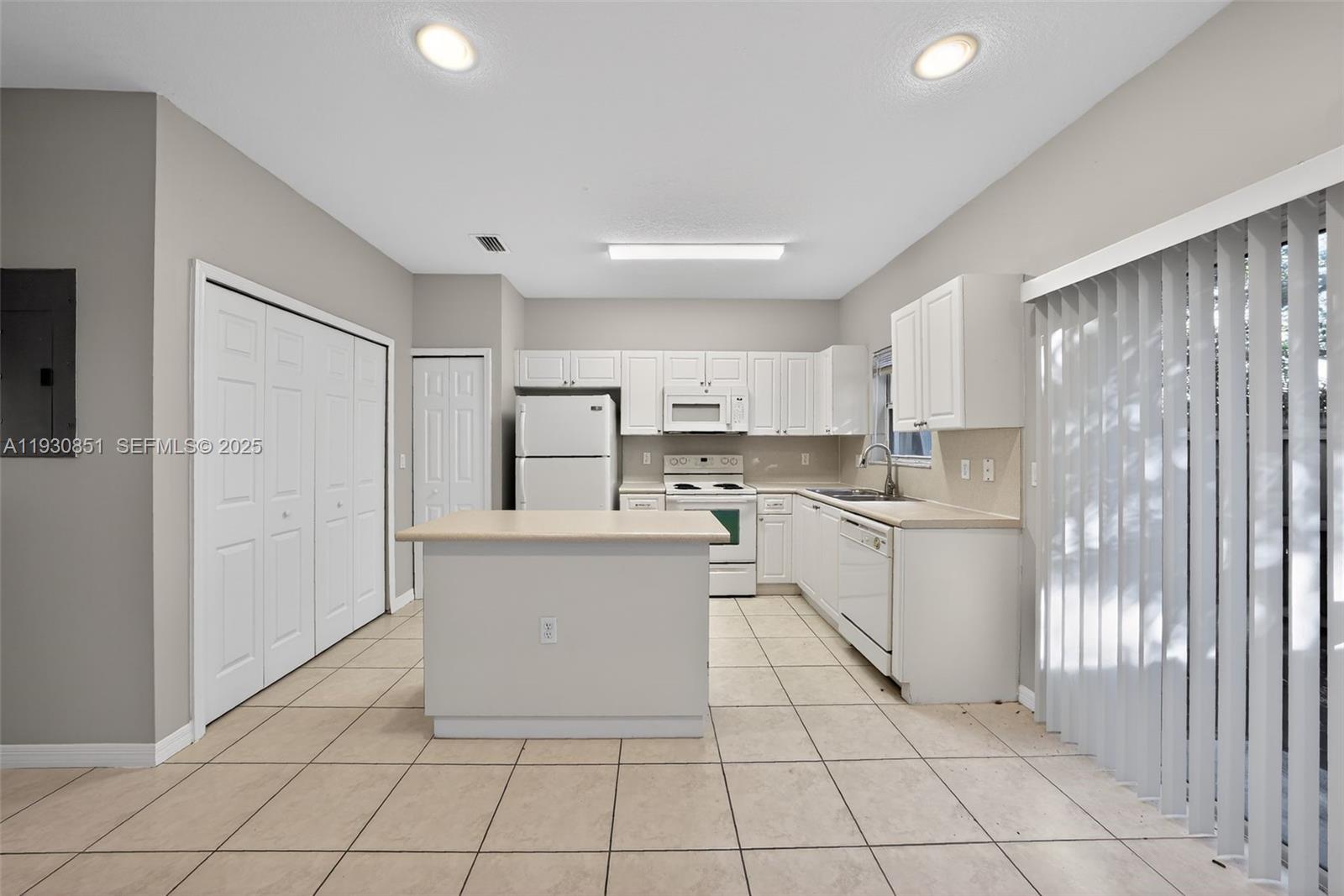 VENETIA GROVE - Residential