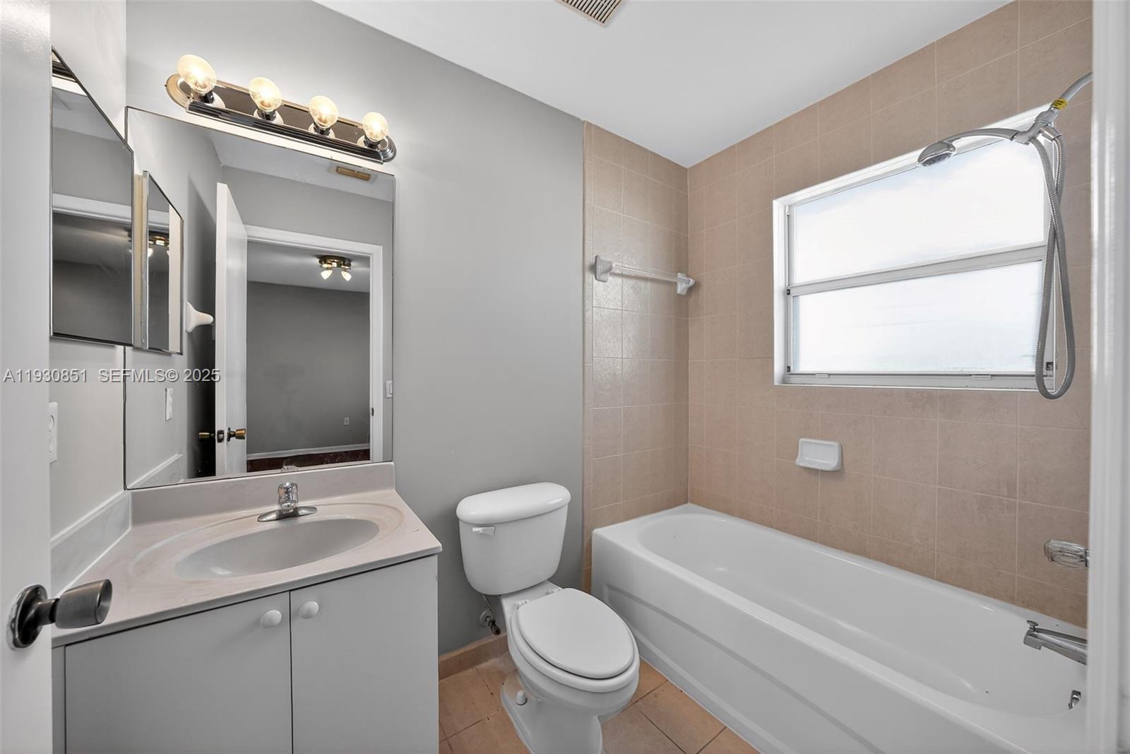 VENETIA GROVE - Residential