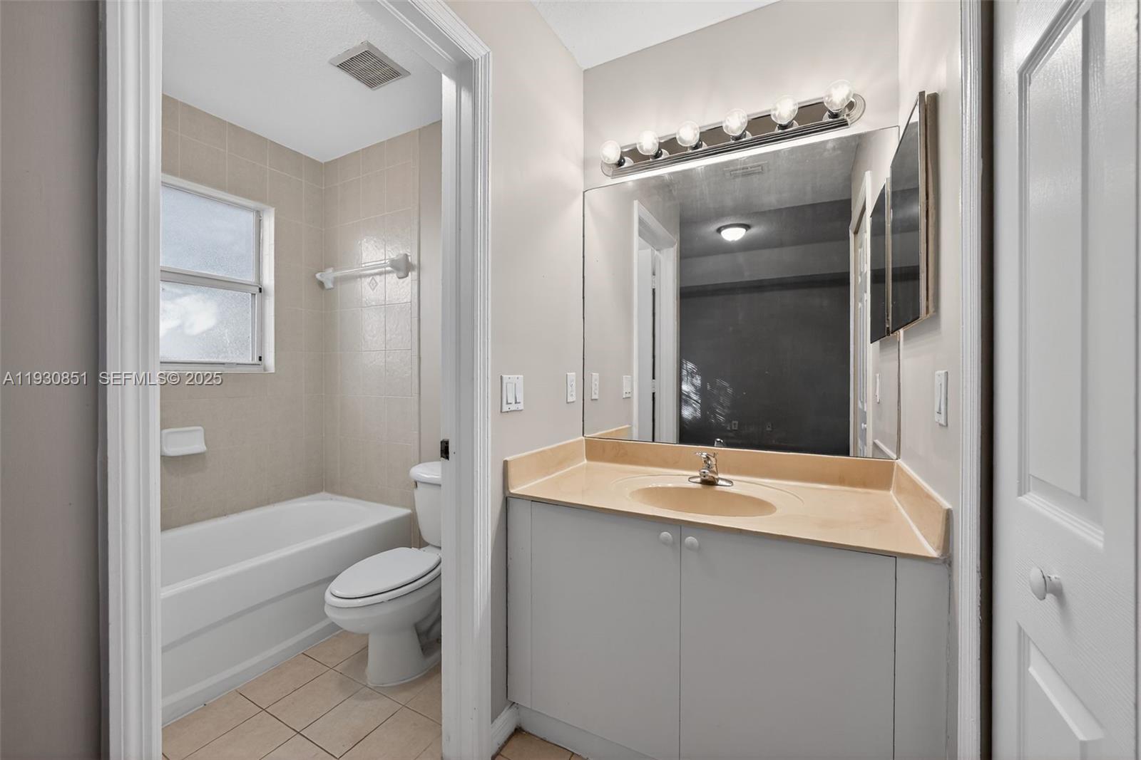 VENETIA GROVE - Residential