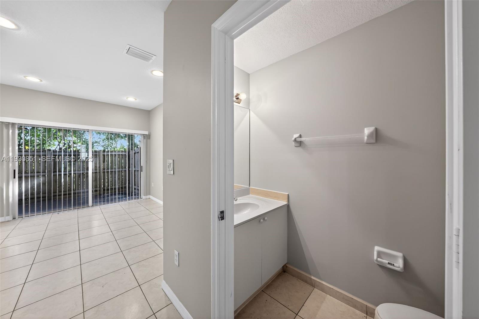 VENETIA GROVE - Residential