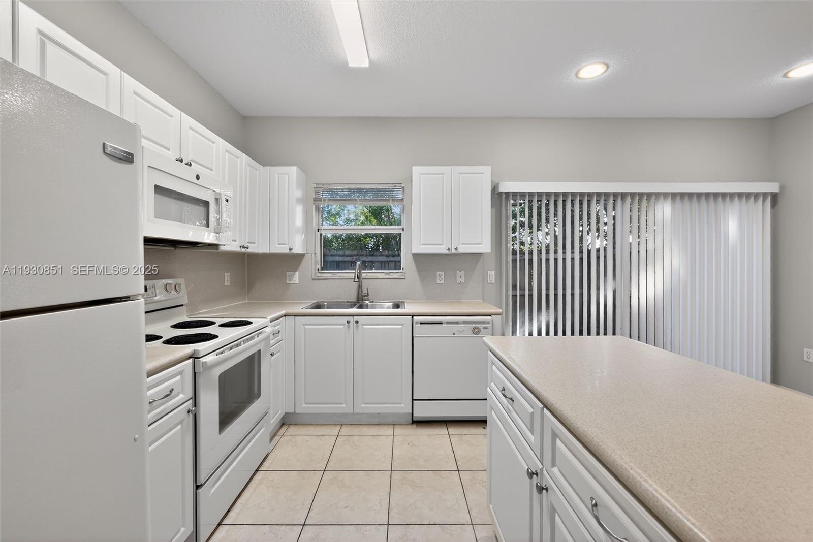 VENETIA GROVE - Residential