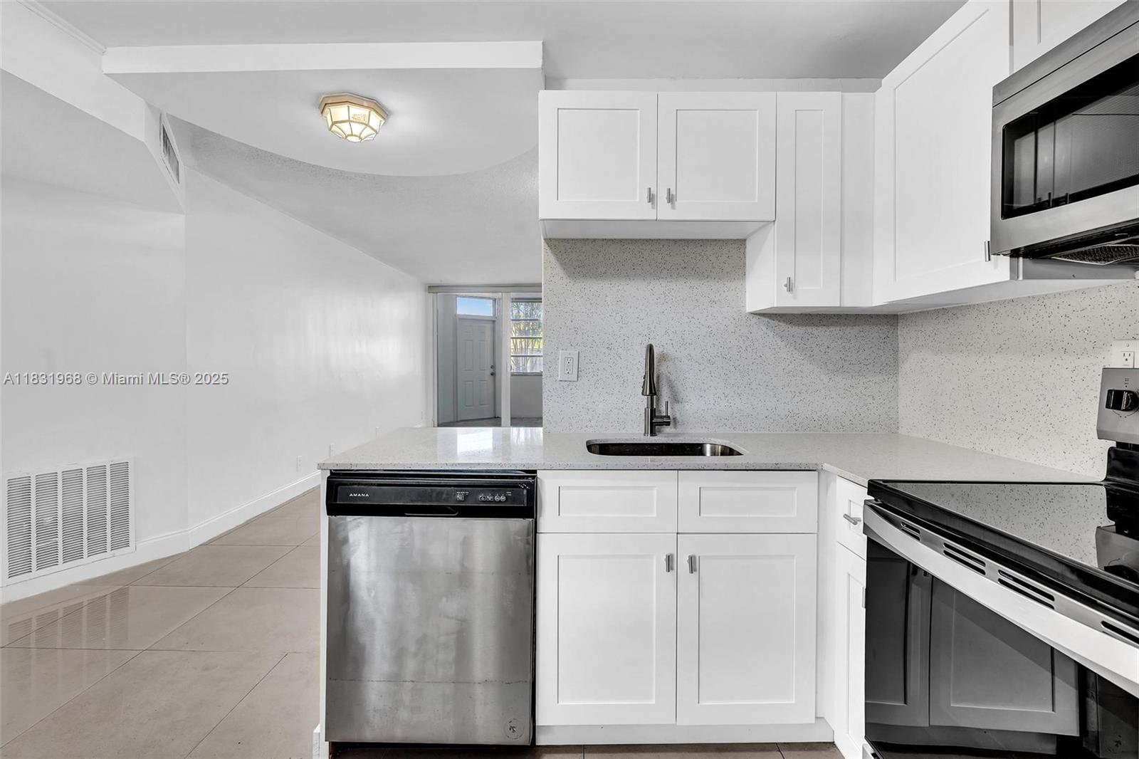 SECOND FORUM CONDO - Residential