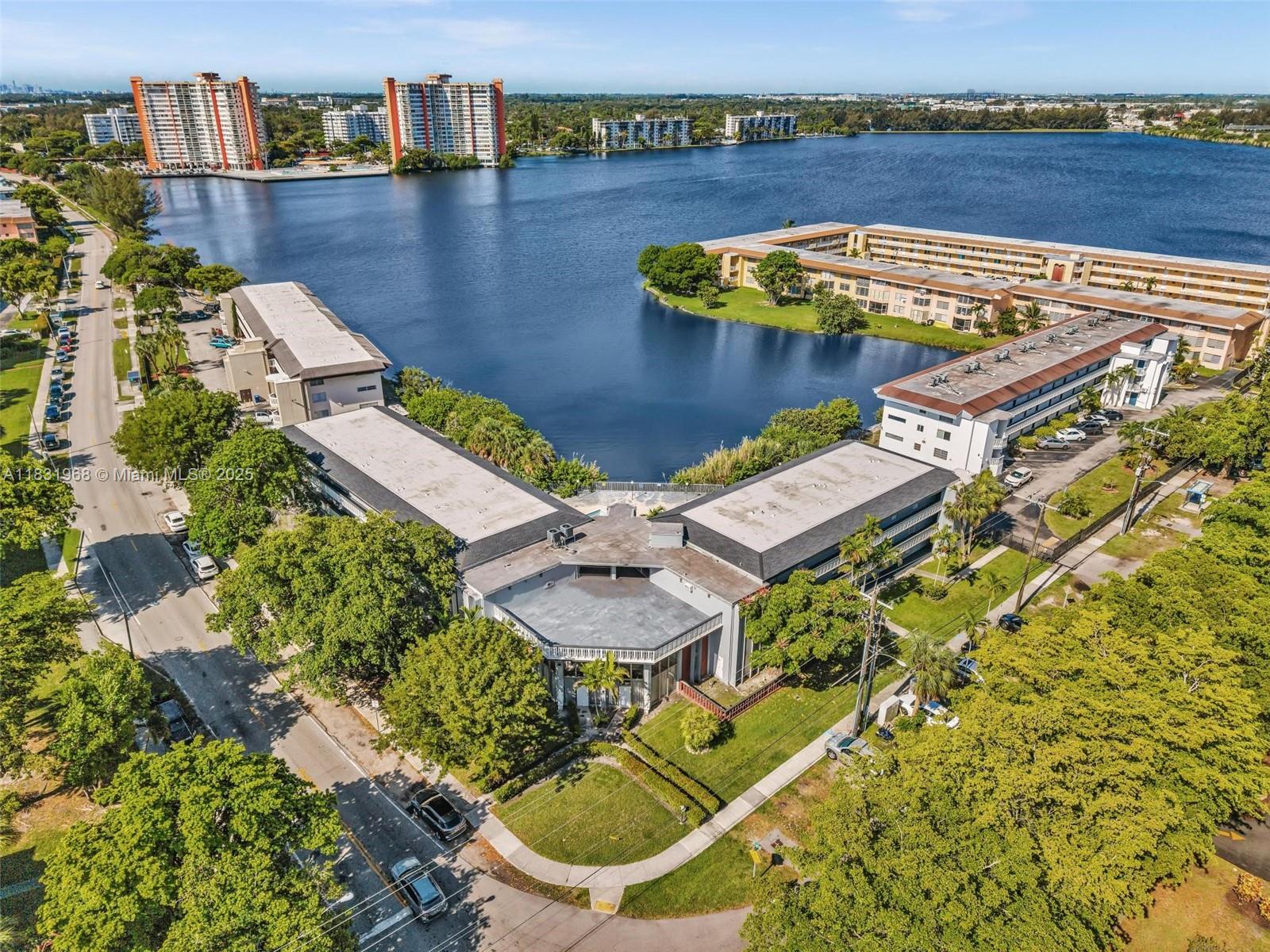 SECOND FORUM CONDO - Residential