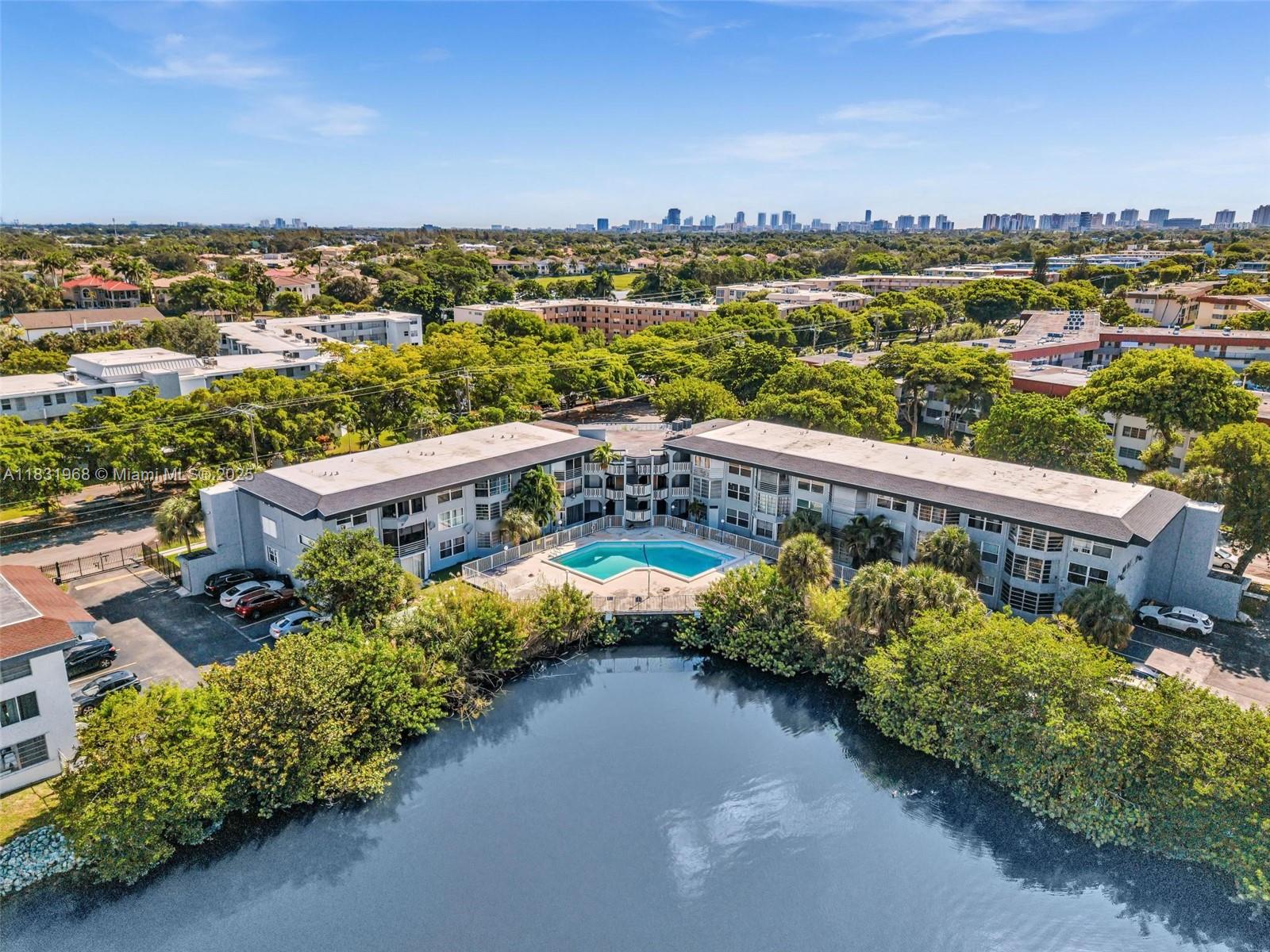 SECOND FORUM CONDO - Residential