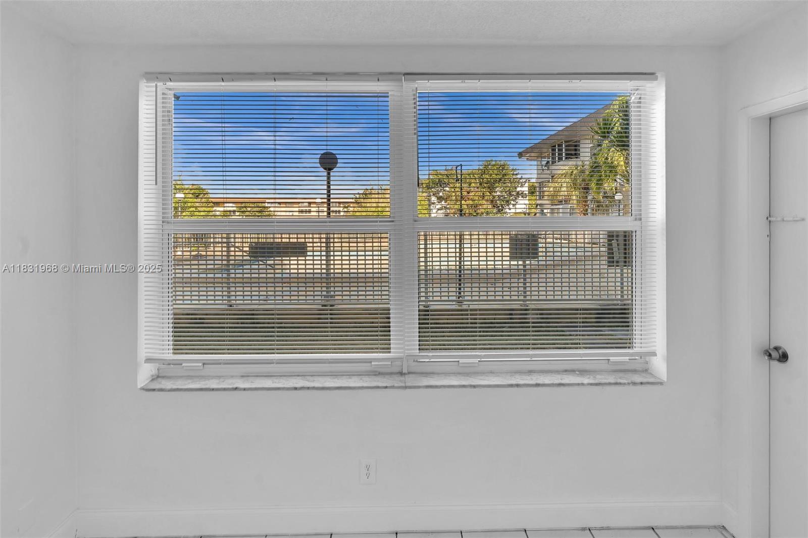 SECOND FORUM CONDO - Residential