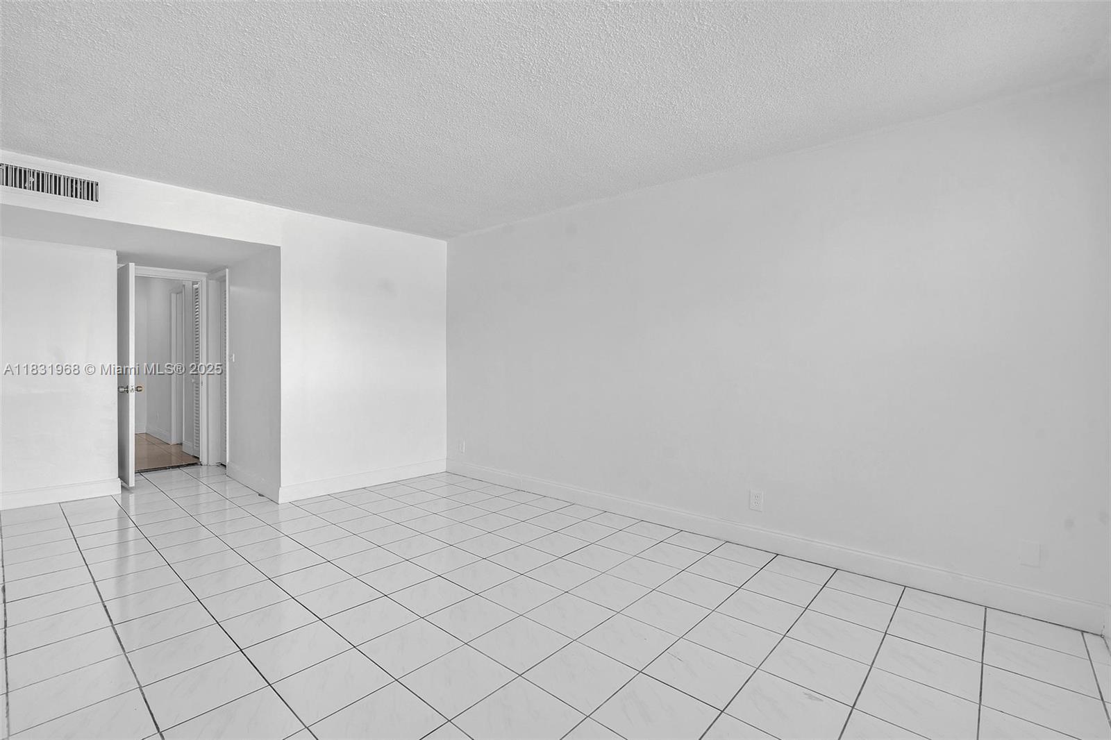 SECOND FORUM CONDO - Residential