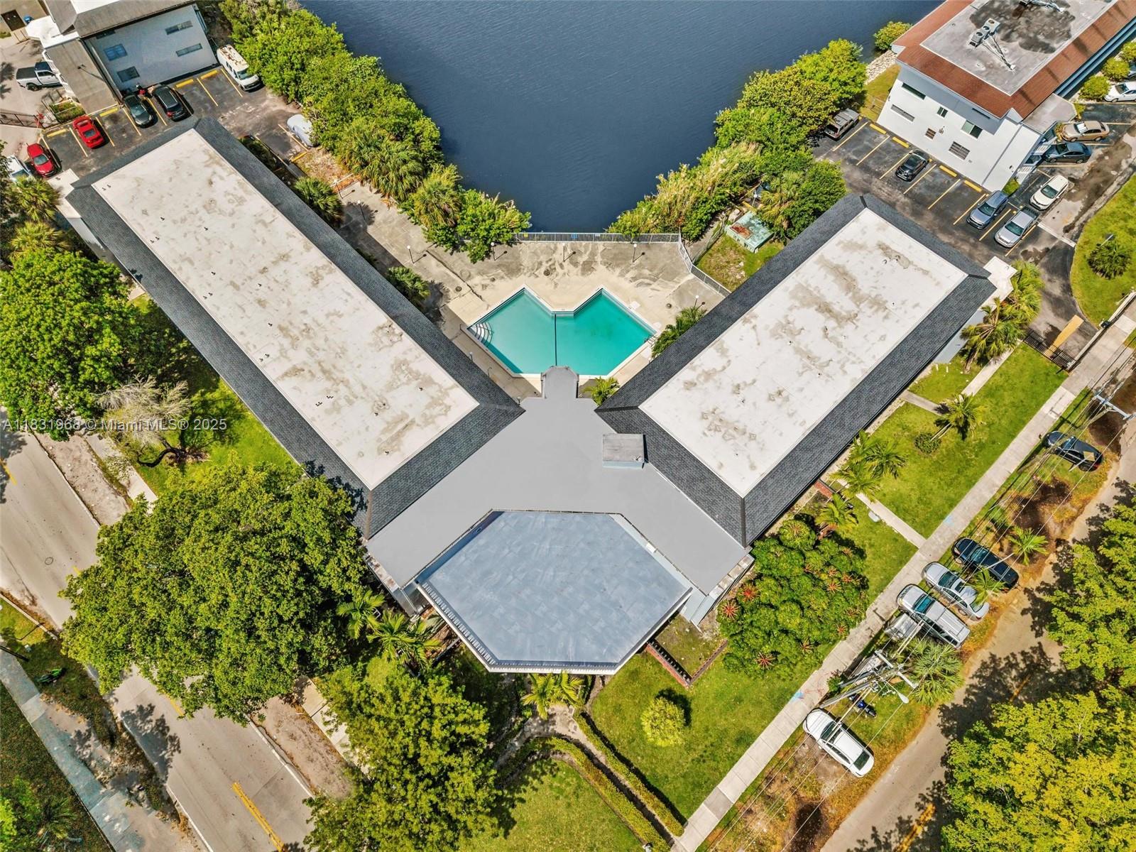 SECOND FORUM CONDO - Residential