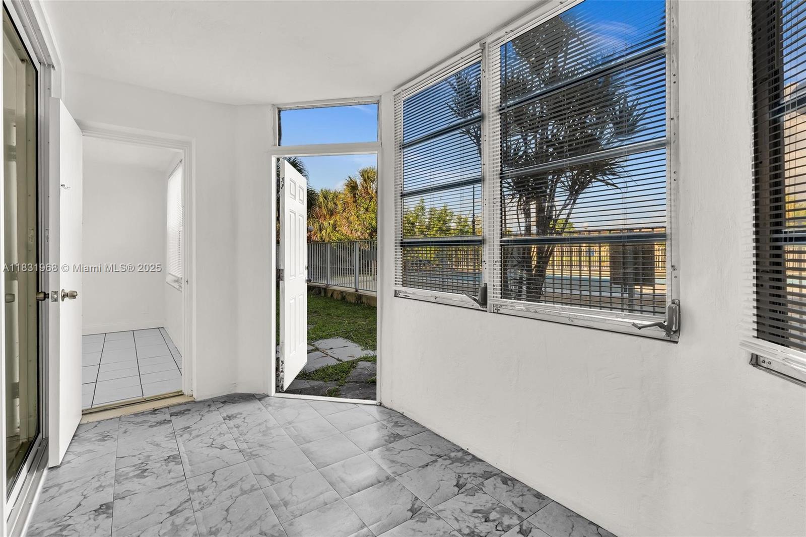 SECOND FORUM CONDO - Residential