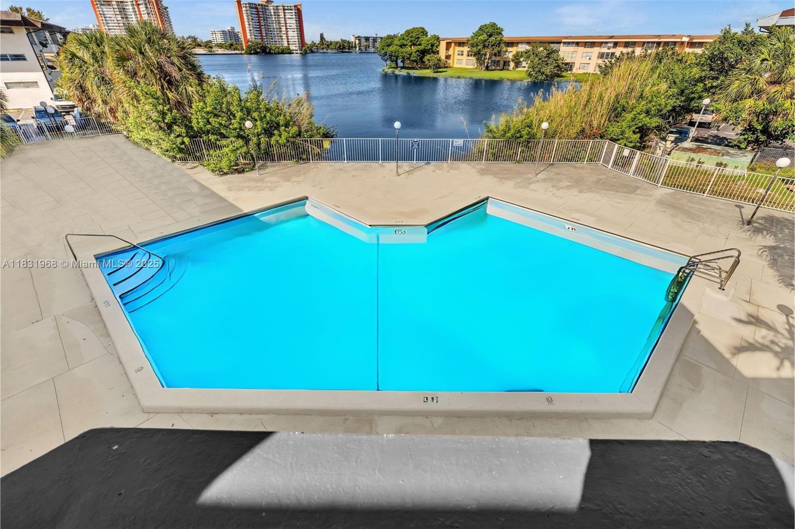 SECOND FORUM CONDO - Residential