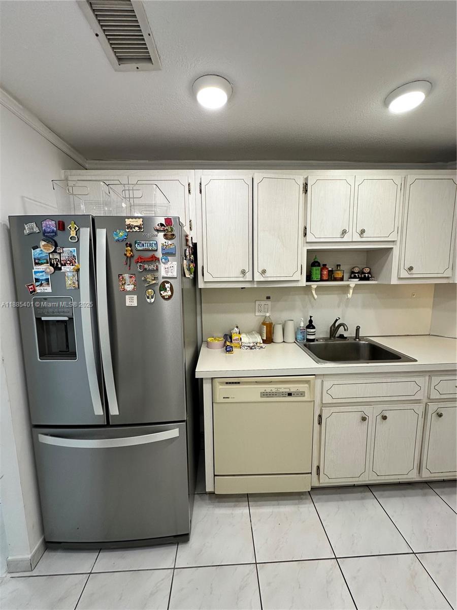 ARLEN HOUSE CONDO - Residential Lease
