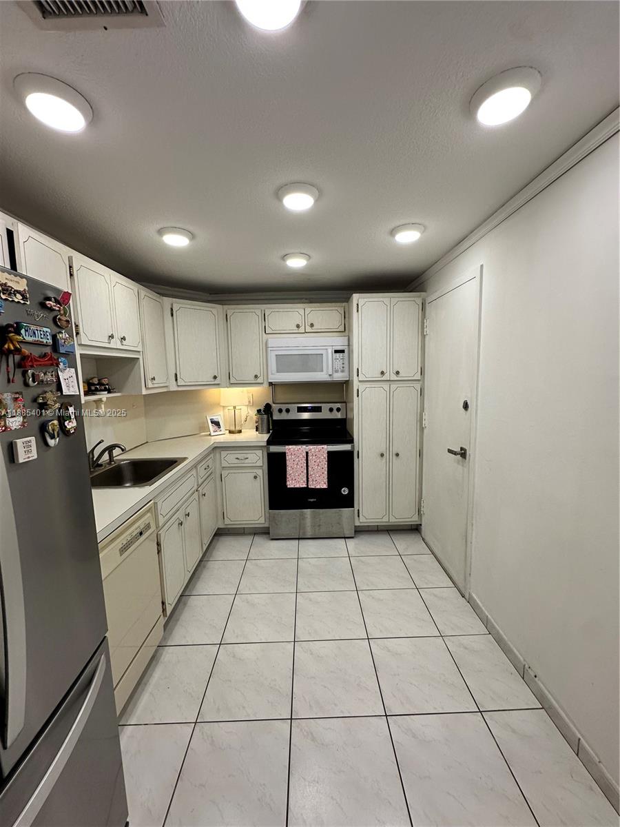 ARLEN HOUSE CONDO - Residential Lease