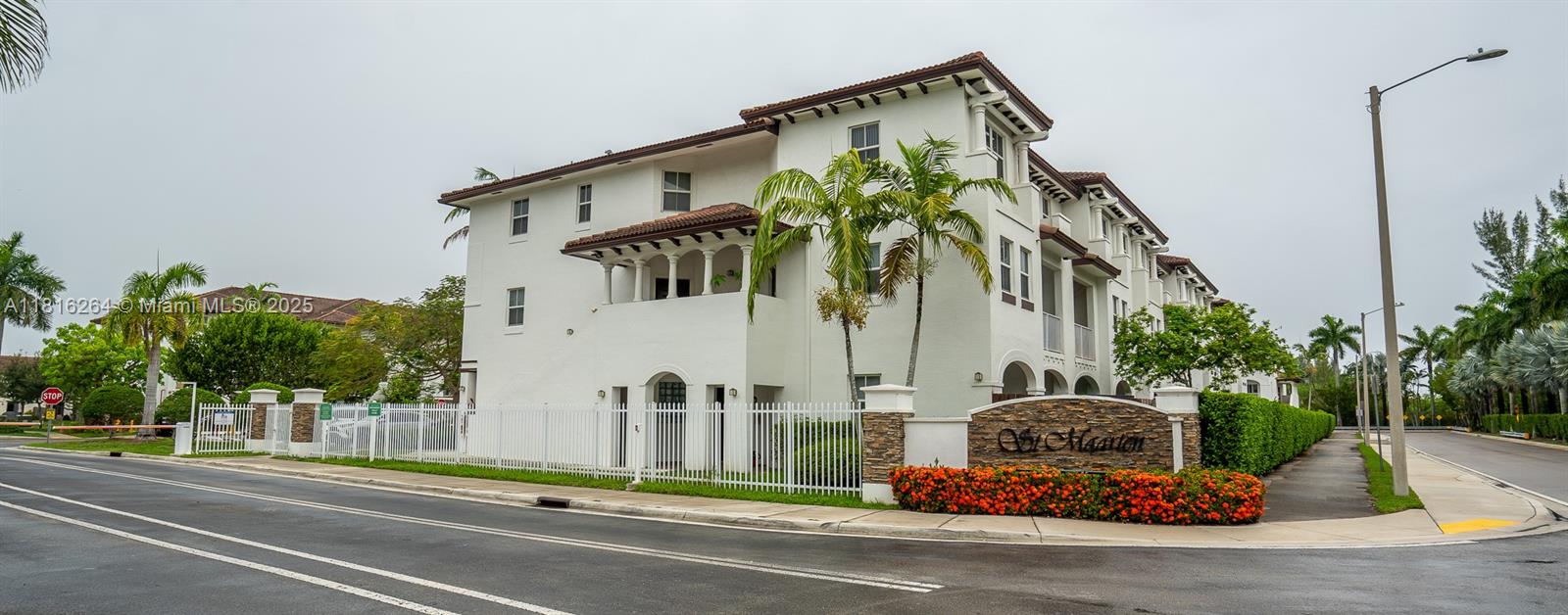 8760 Nw 97th Ave 203, Doral, Miami-Dade County, Florida - 3 Bedrooms  
3 Bathrooms - 