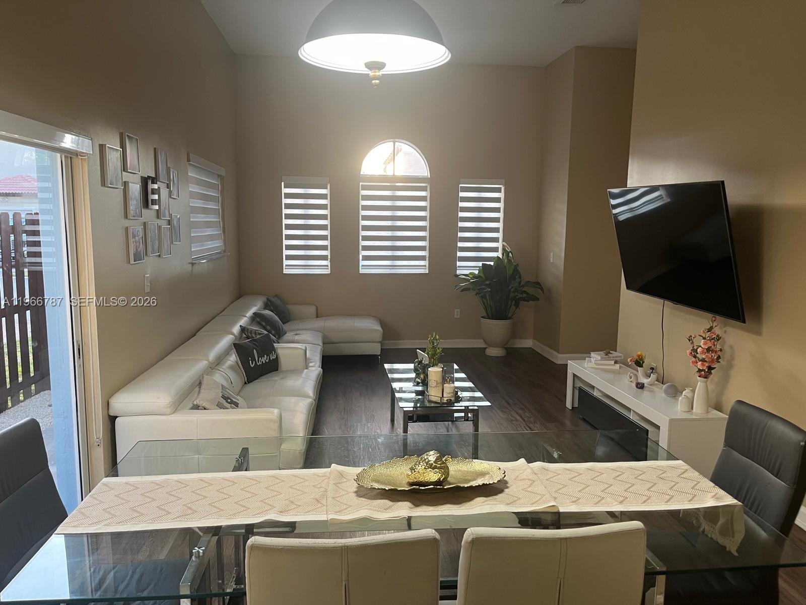 MEGHANS PLACE - Residential