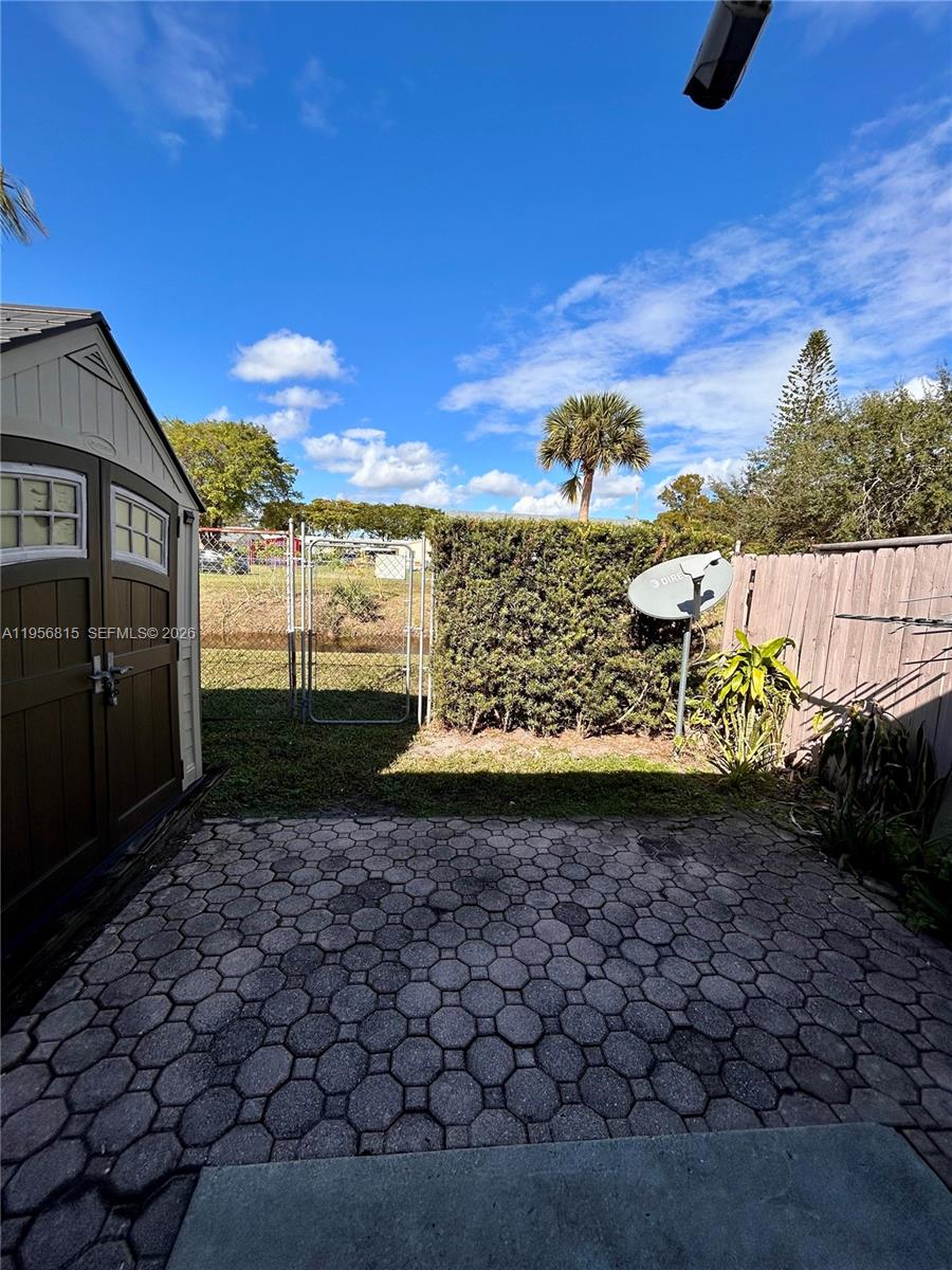 NORTH LAUDERDALE ESTATES - Residential