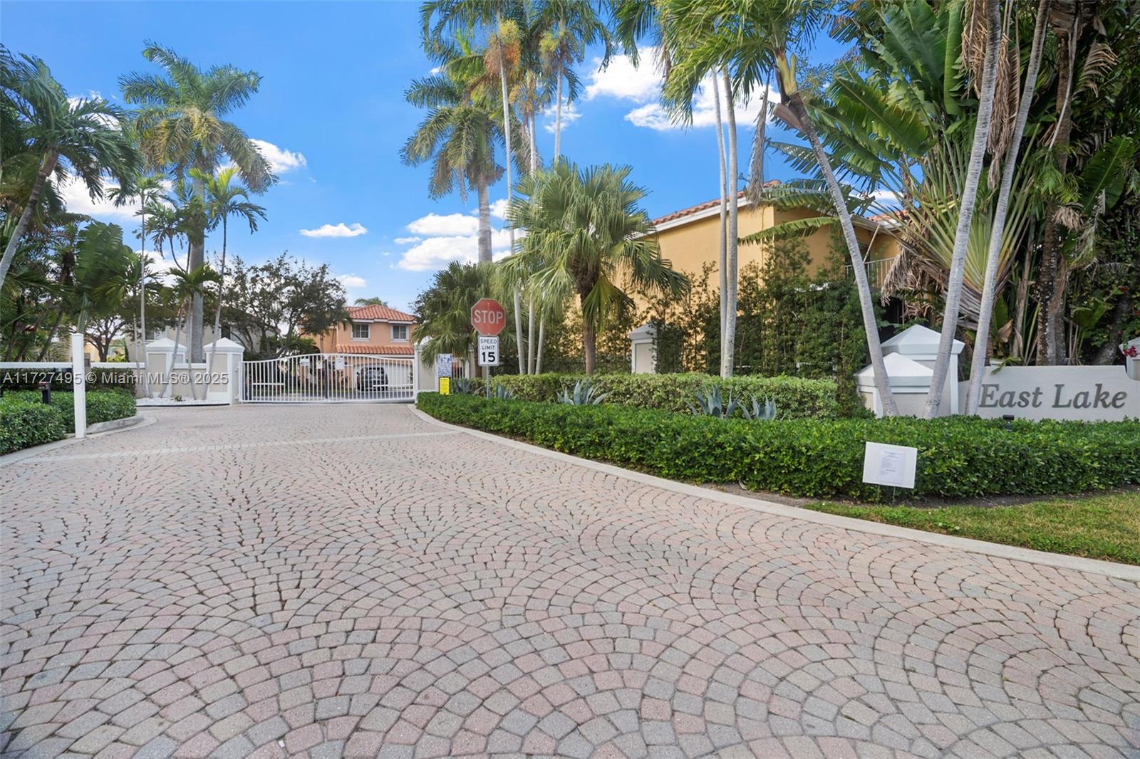 1762 E Trafalgar Cir, Hollywood, Broward County, Florida - 4 Bedrooms  
3 Bathrooms - 