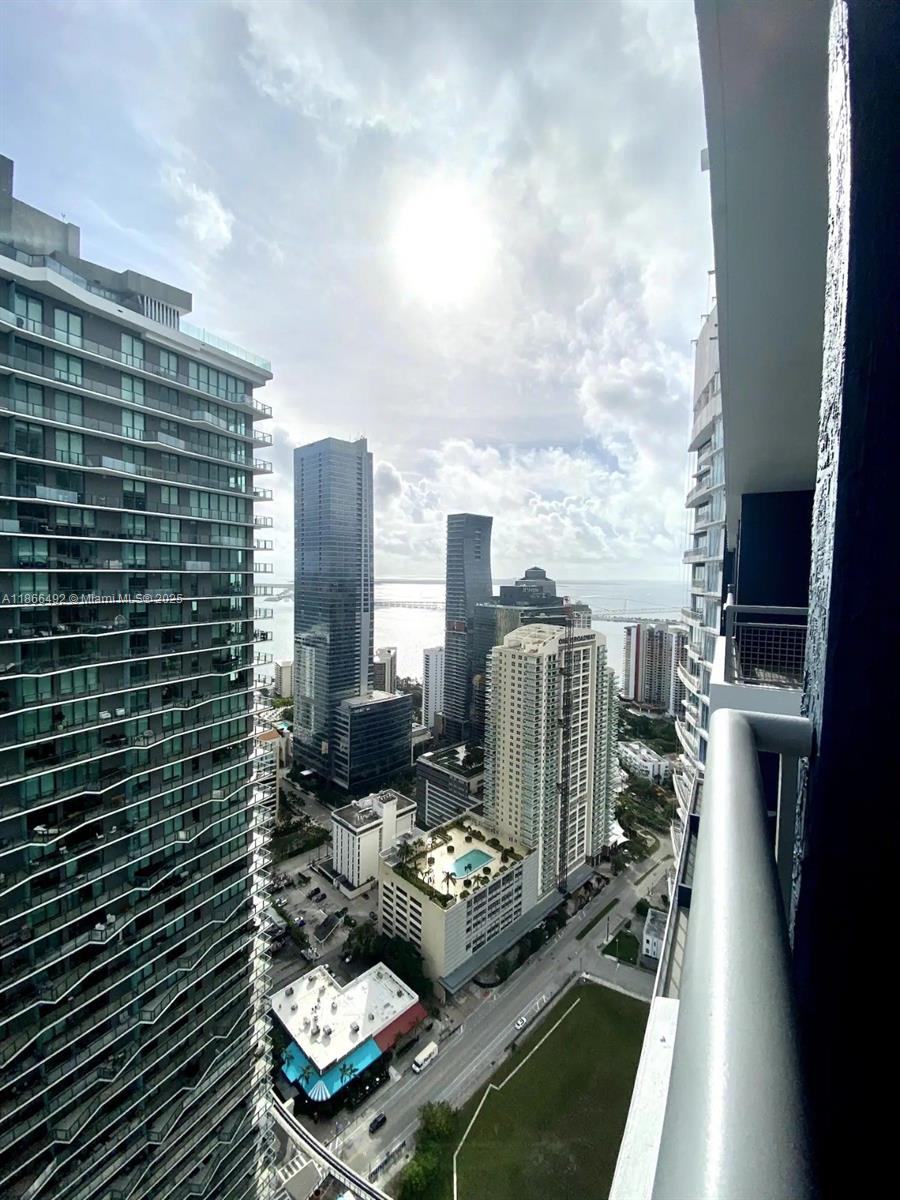 INFINITY AT BRICKELL COND - Residential